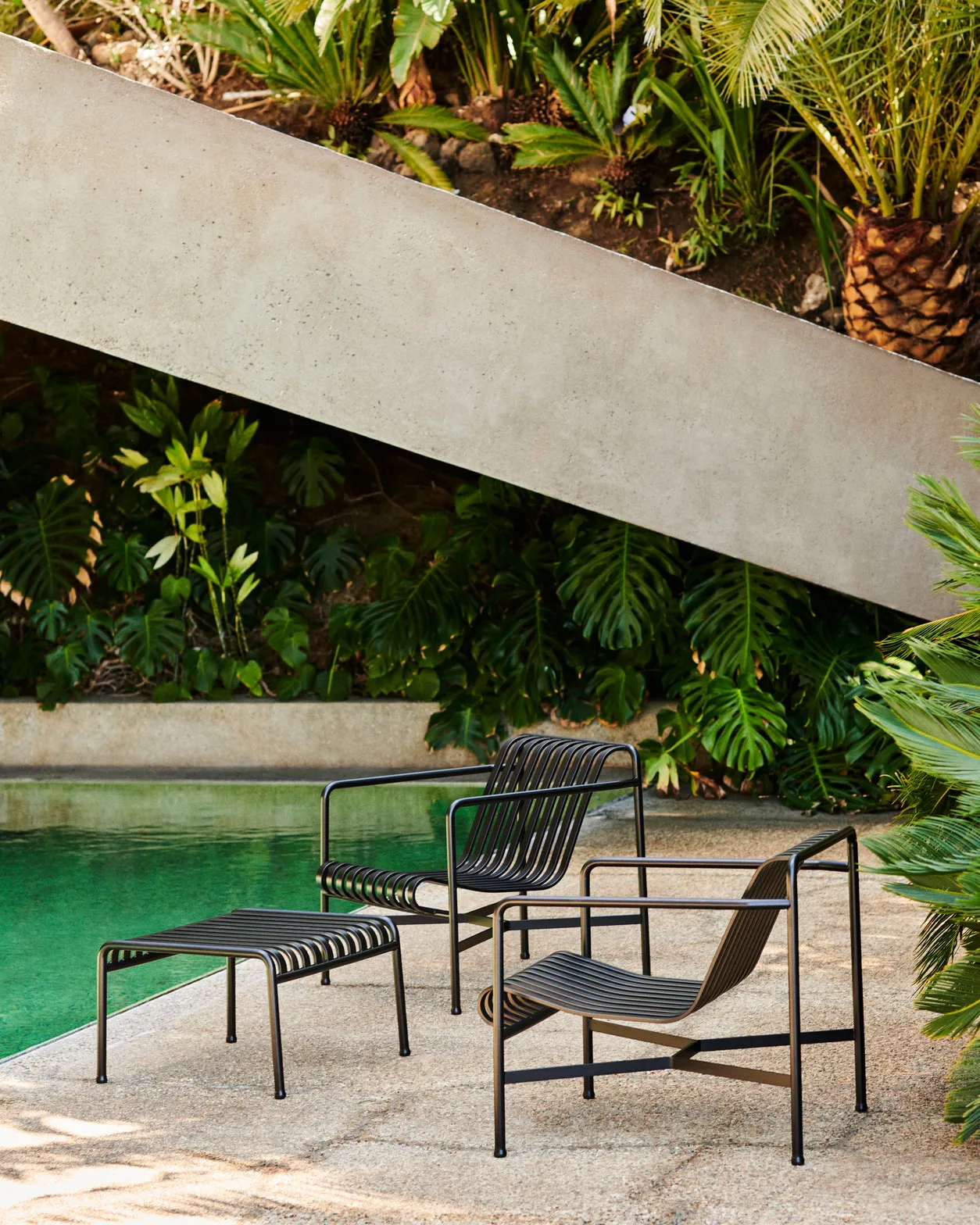 Palissade Low lounge chair, Anthracite HAY