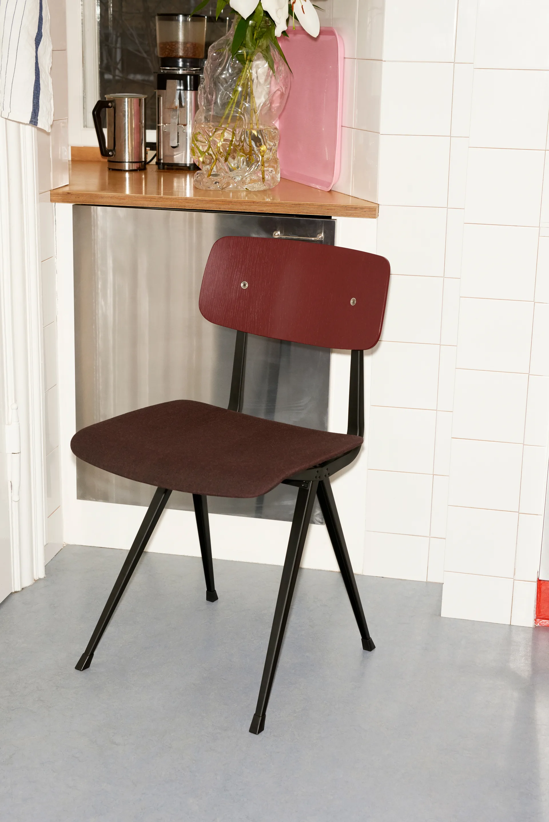 Result chair, Dark brick-black steel frame HAY