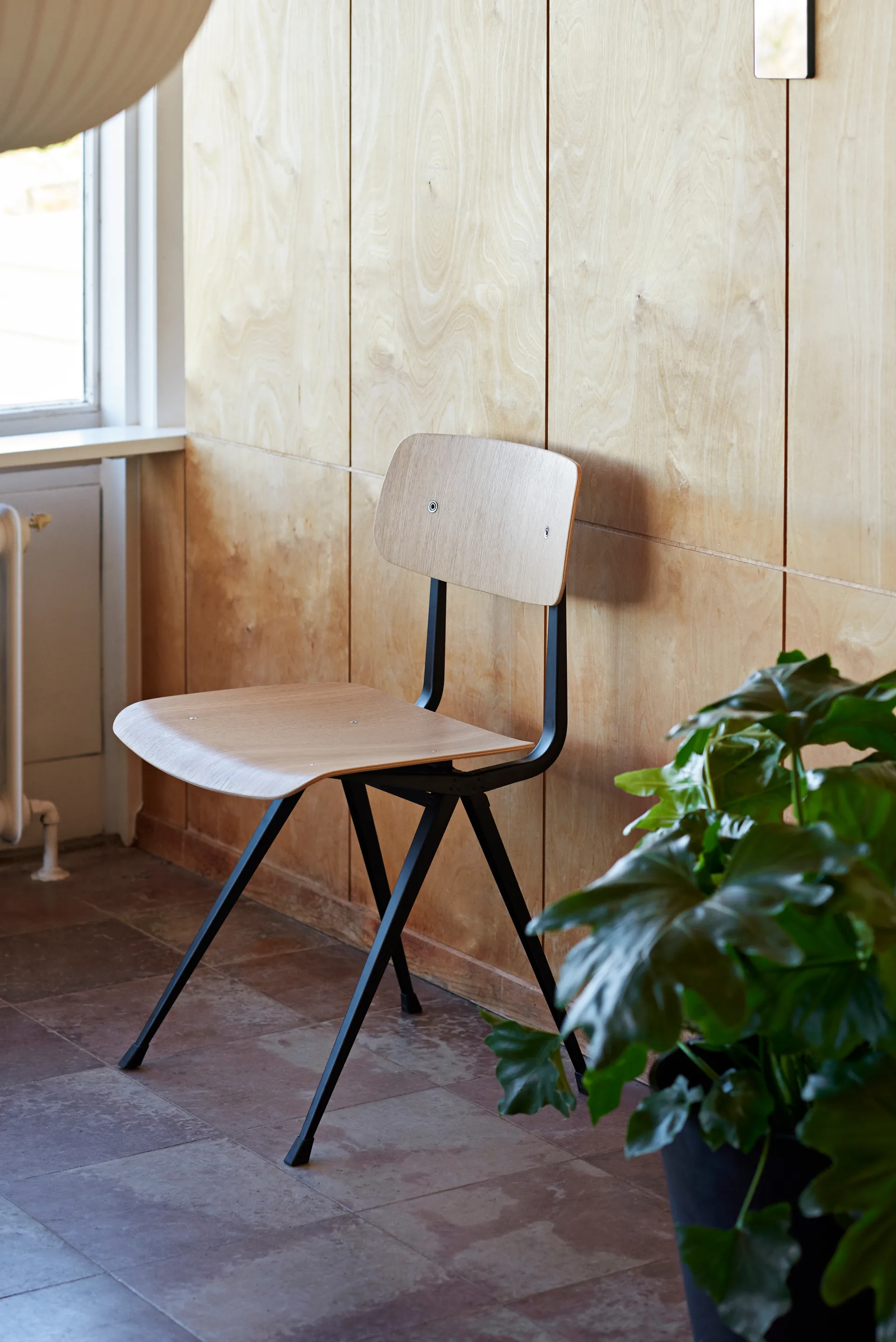 Result chair, Oak-black steel frame HAY