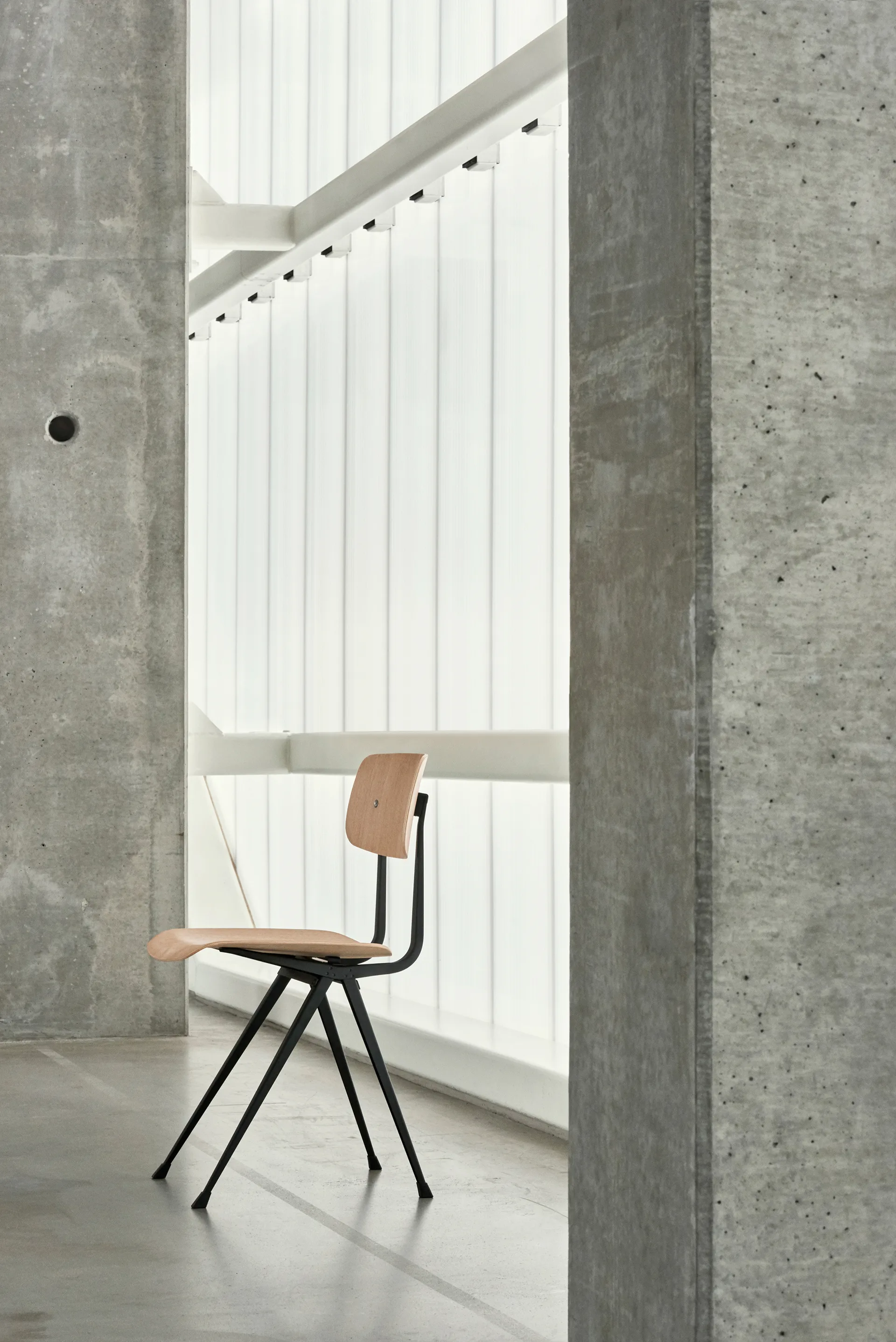 Result chair, Oak-black steel frame HAY