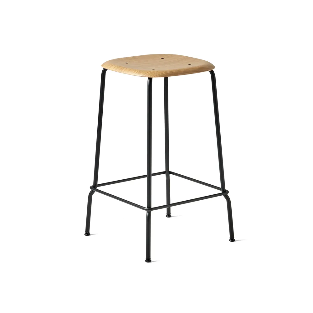 Soft Edge 30 Low bar stool, Oak-black steel frame HAY