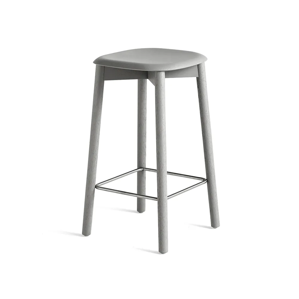 Soft Edge 32 Low bar stool, Soft grey-soft grey oak frame HAY
