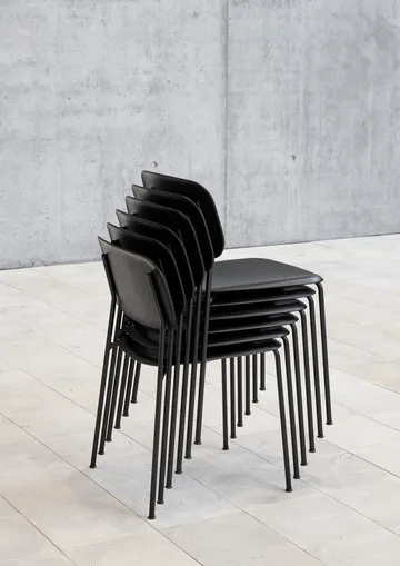 Soft Edge 40 chair - Soft black, black steel frame - HAY