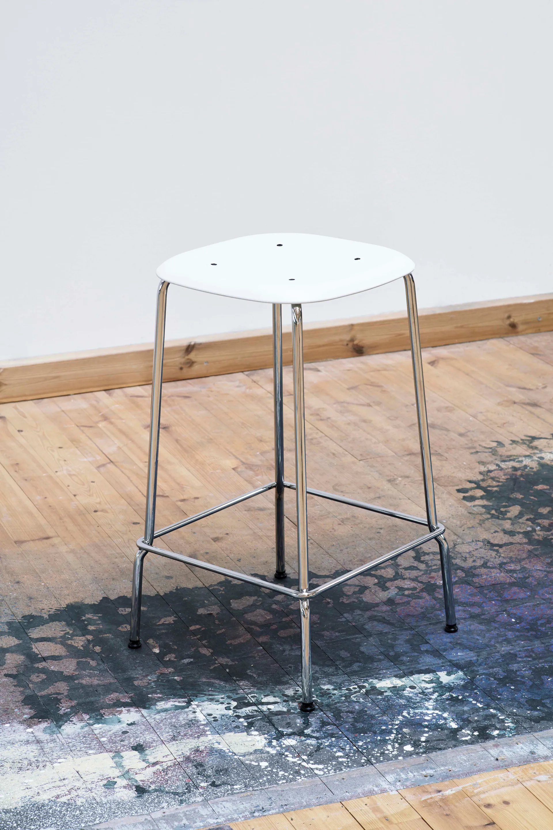 Soft Edge 85 Low bar stool, White-chrome frame HAY