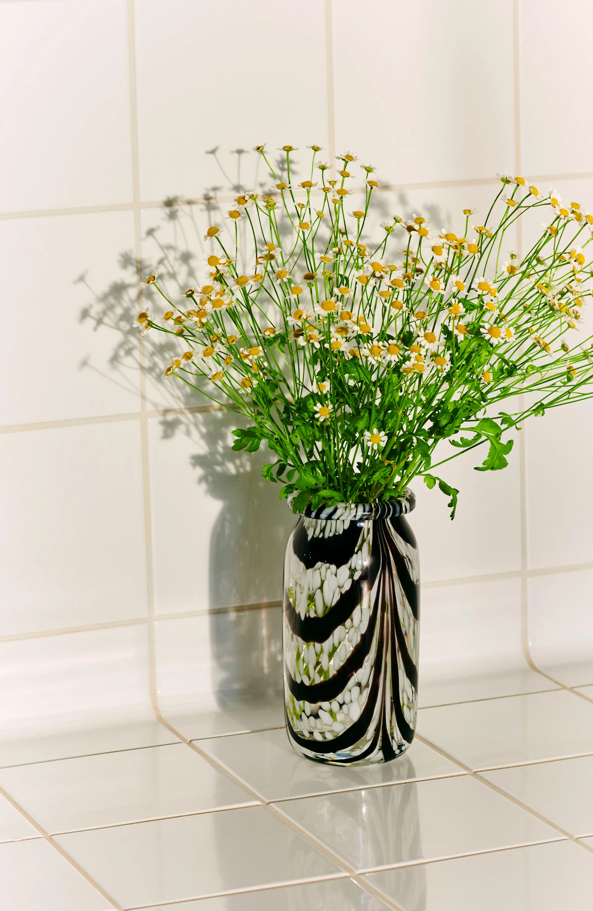 Splash Roll Neck vase XS 19 cm, Coffee and white HAY