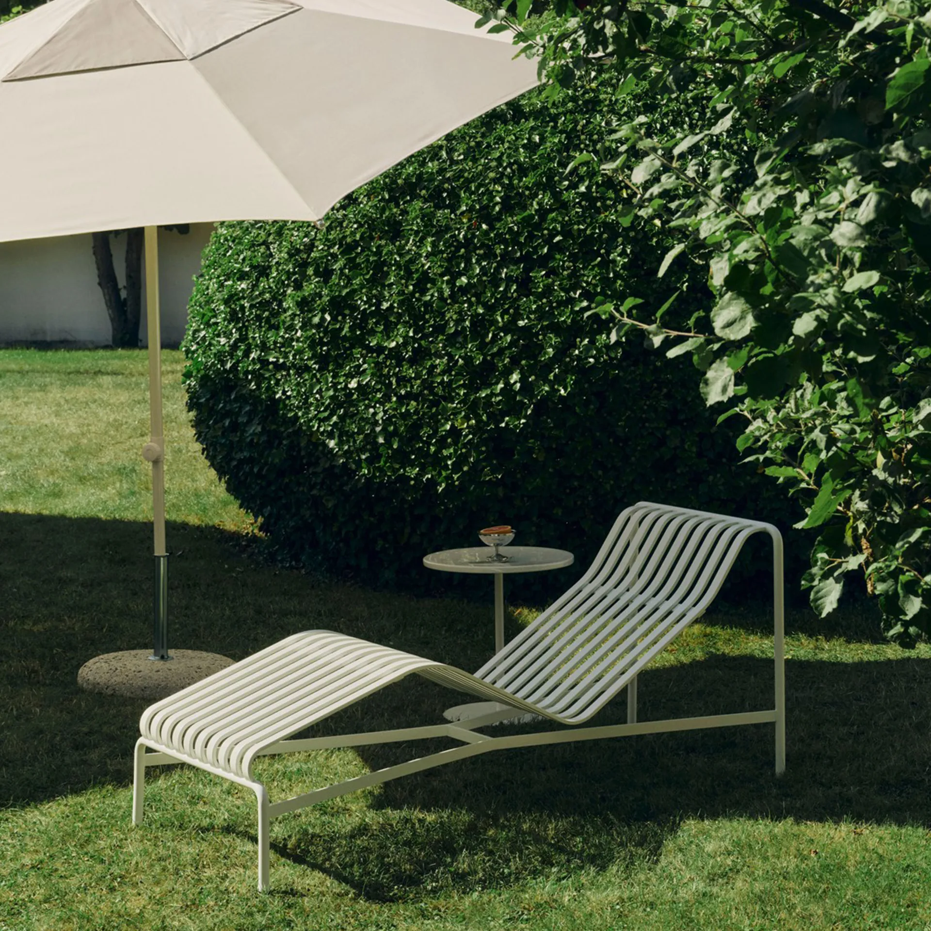 Terrazza Hexagon parasol, Off-white -grey HAY