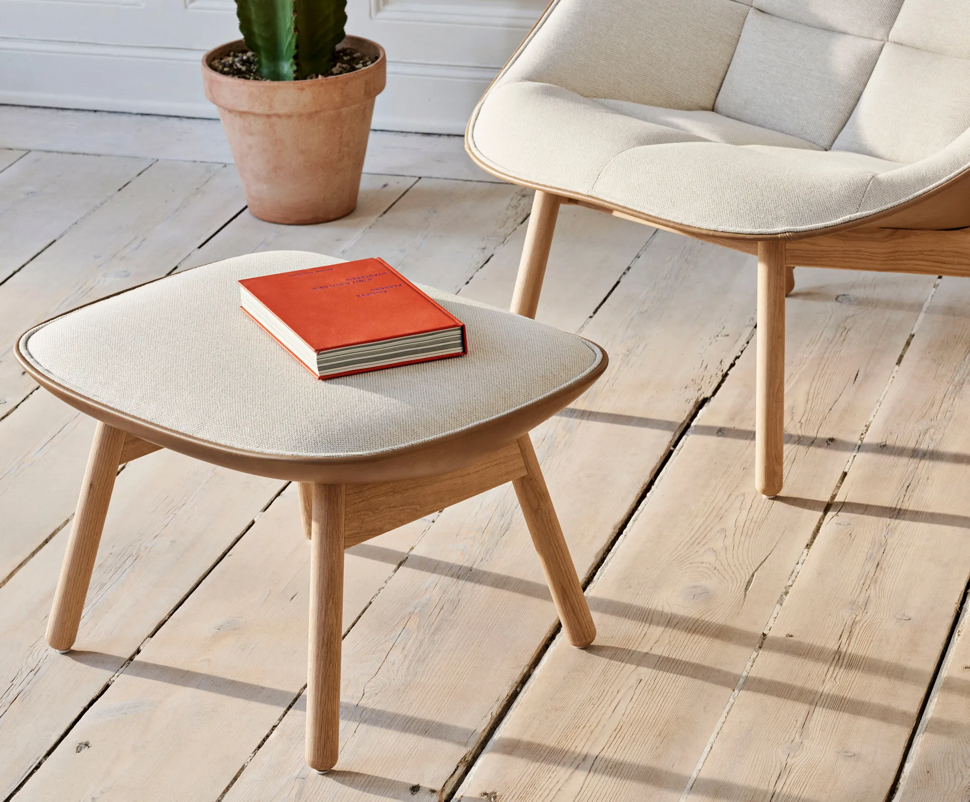 Uchiwa ottoman, Cream A5-oak-Canvas 244 HAY