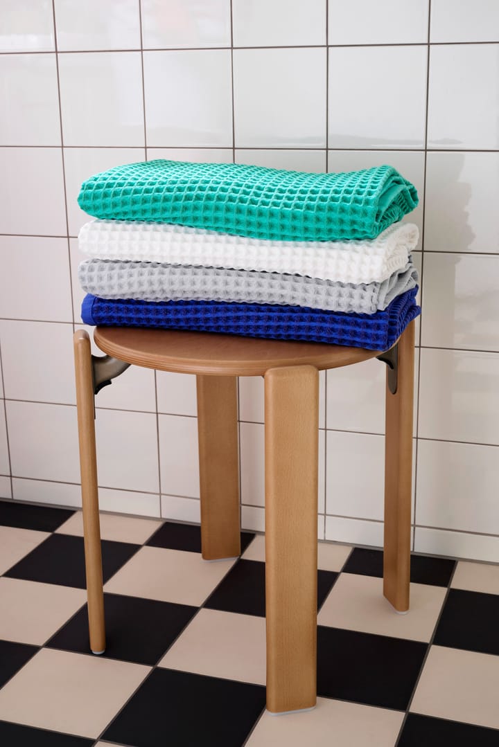 Waffle bath towel 70x140 cm - Emerald green - HAY
