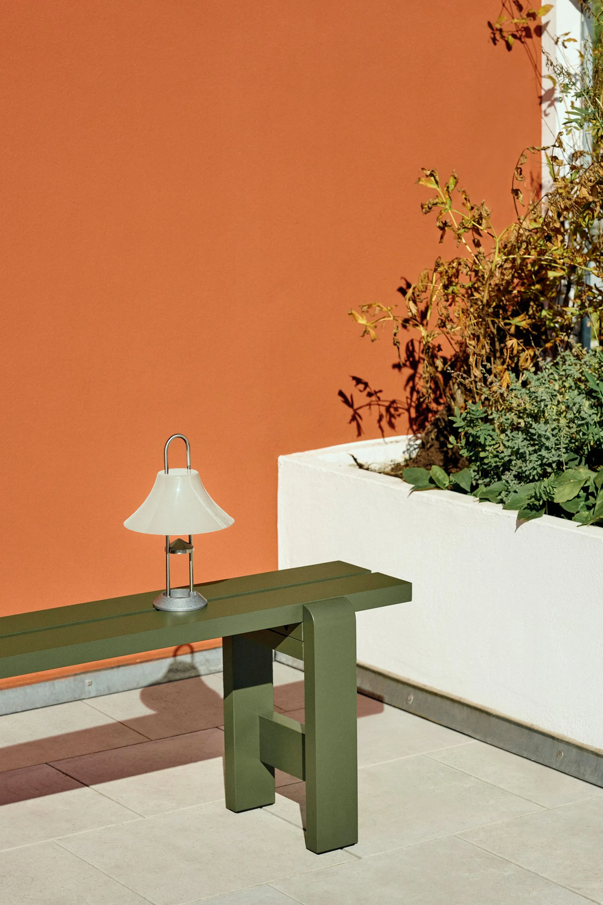 Weekday bench 140x23 cm lacquered pine, Olive HAY