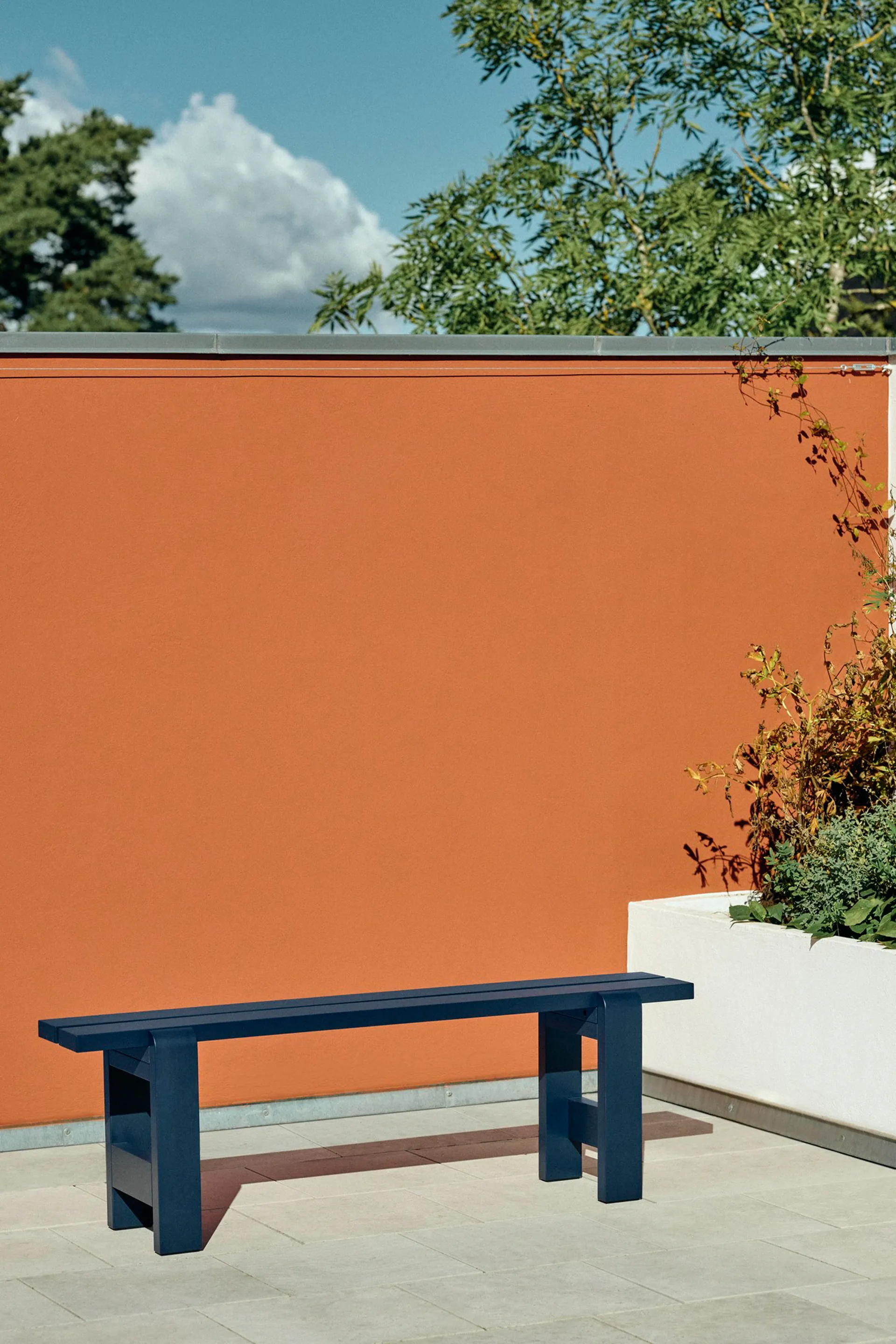 Weekday bench 140x23 cm lacquered pine, Steel blue HAY