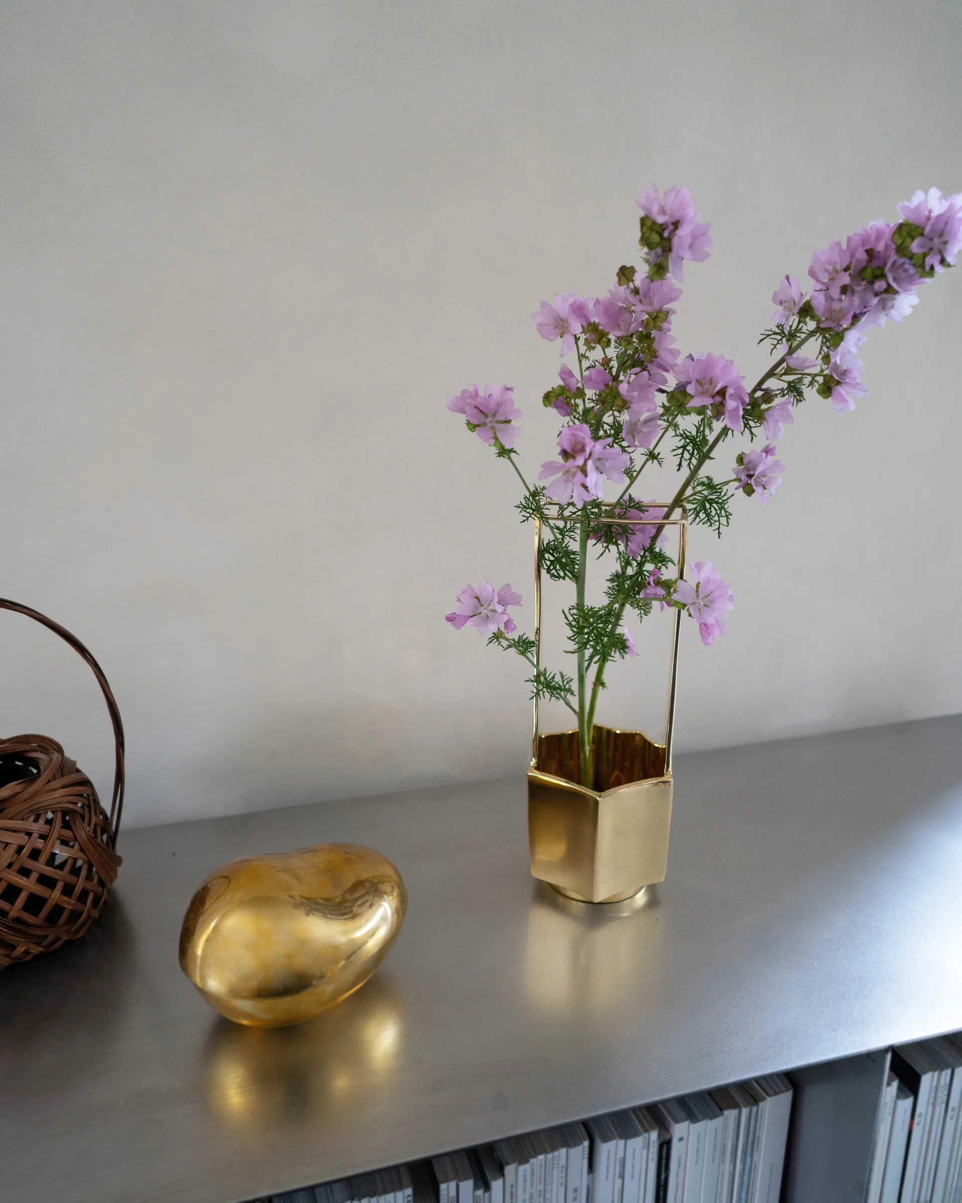 Ikebana vase 30 cm, Brass Hein Studio