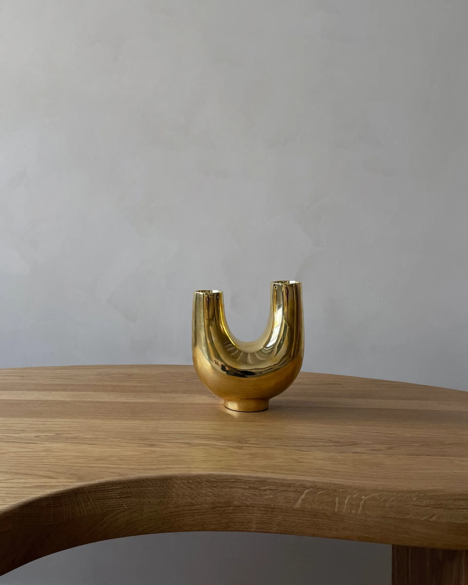 Kazumi vase, Brass Hein Studio