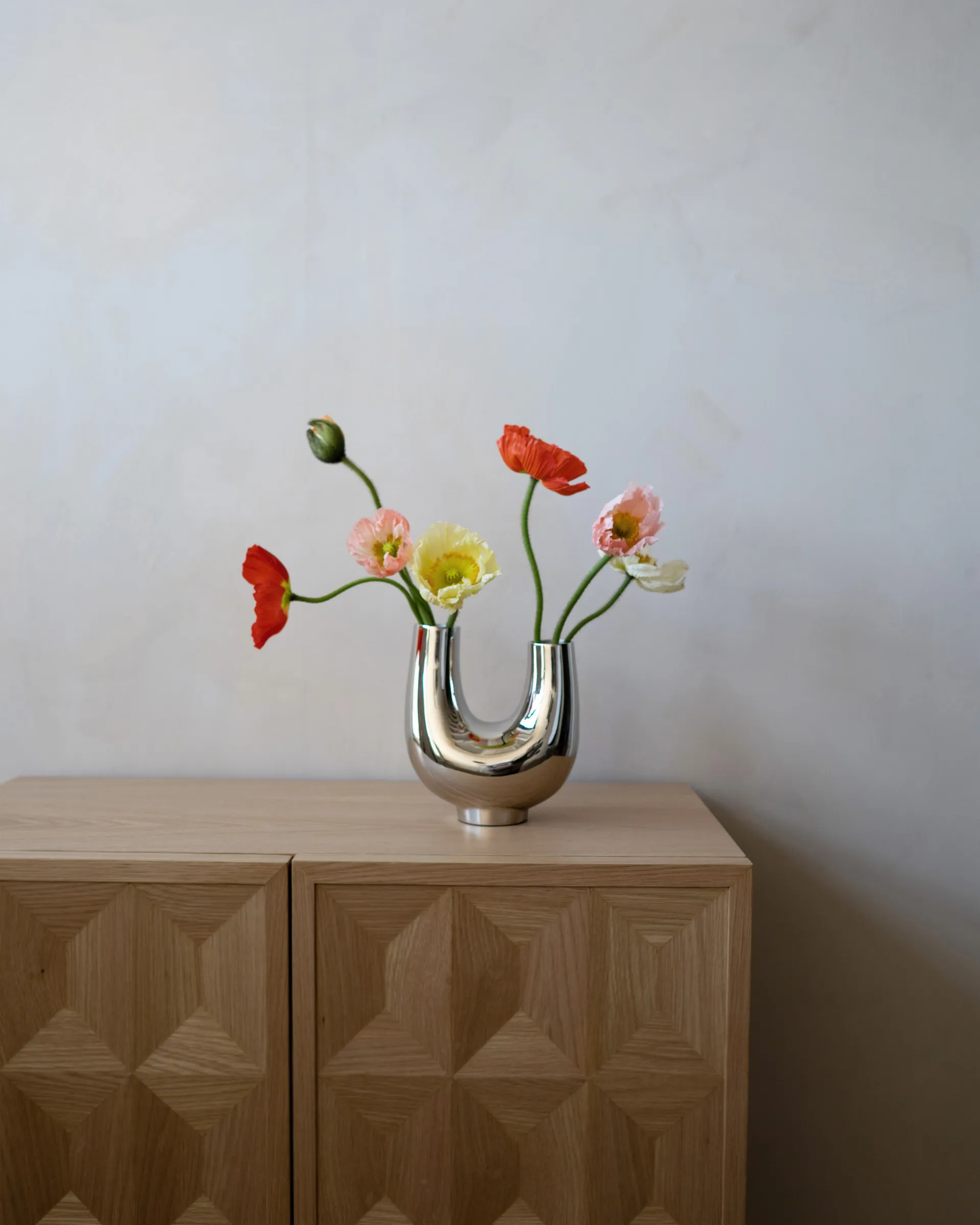 Kazumi vase, Nickel Hein Studio