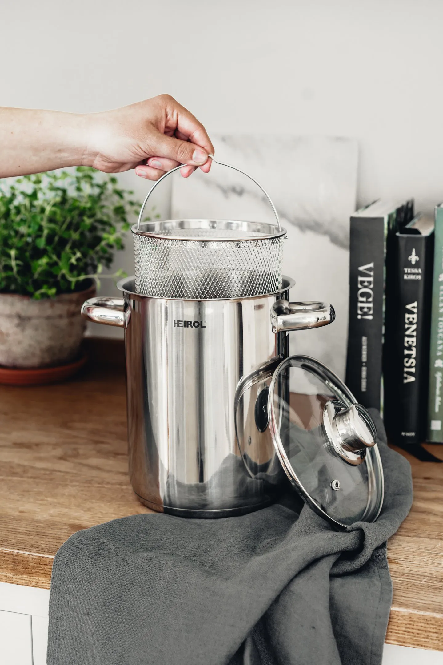 Heirol Steely asparagus pot with insert, 4 liters Heirol