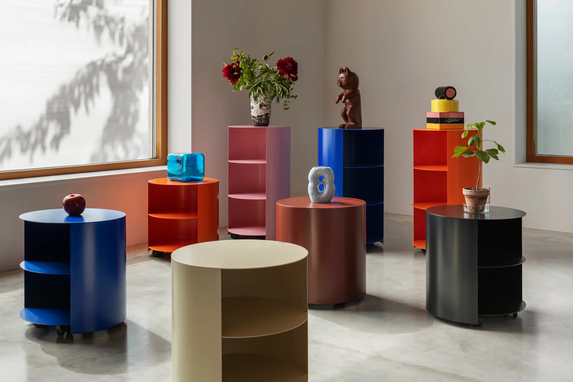 Hide side table Ø38x41 cm, Ultramarine blue textured Hem