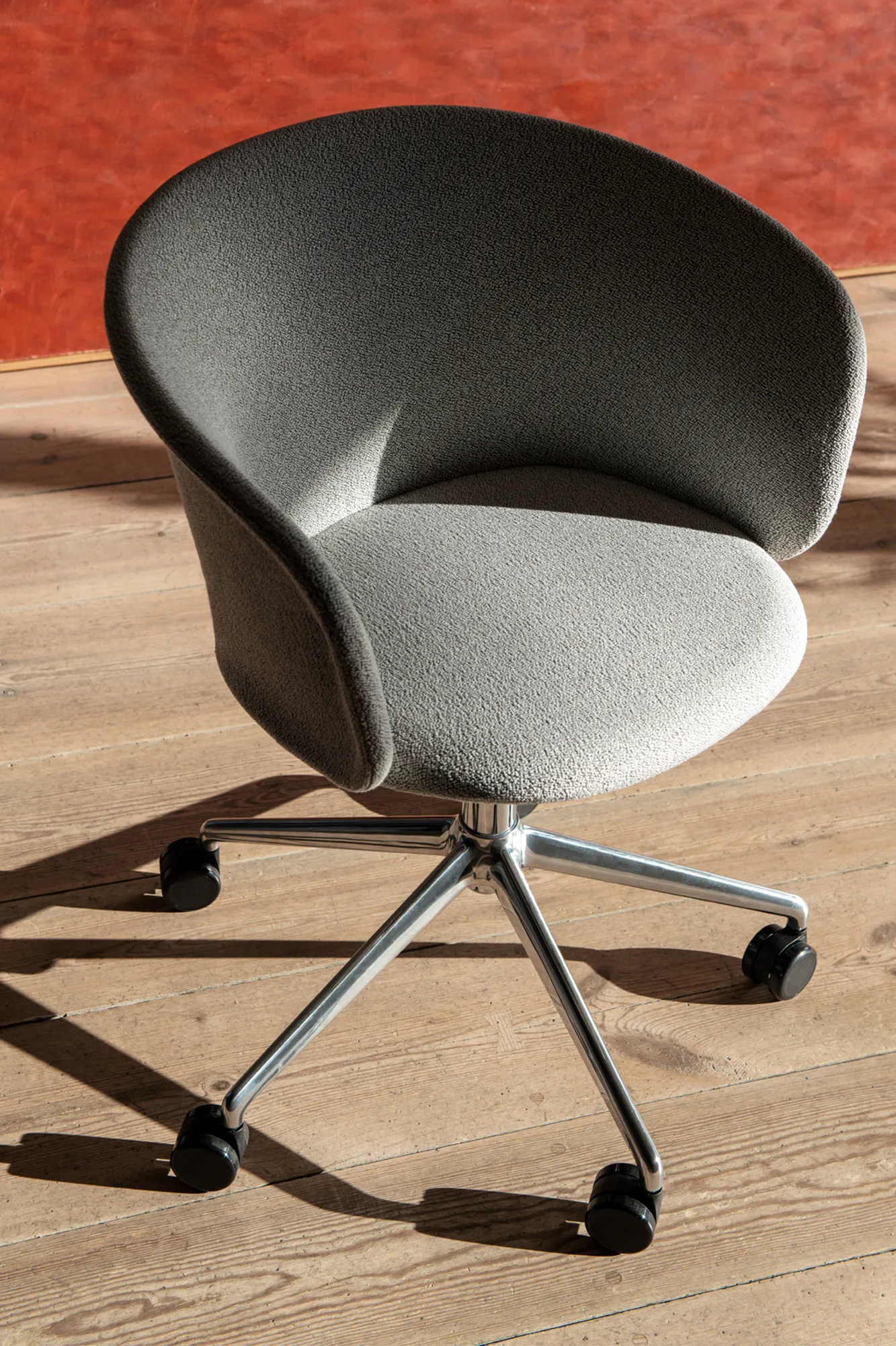 Kendo Swivel office chair with 5 wheels, Porcelain-polished aluminium Hem