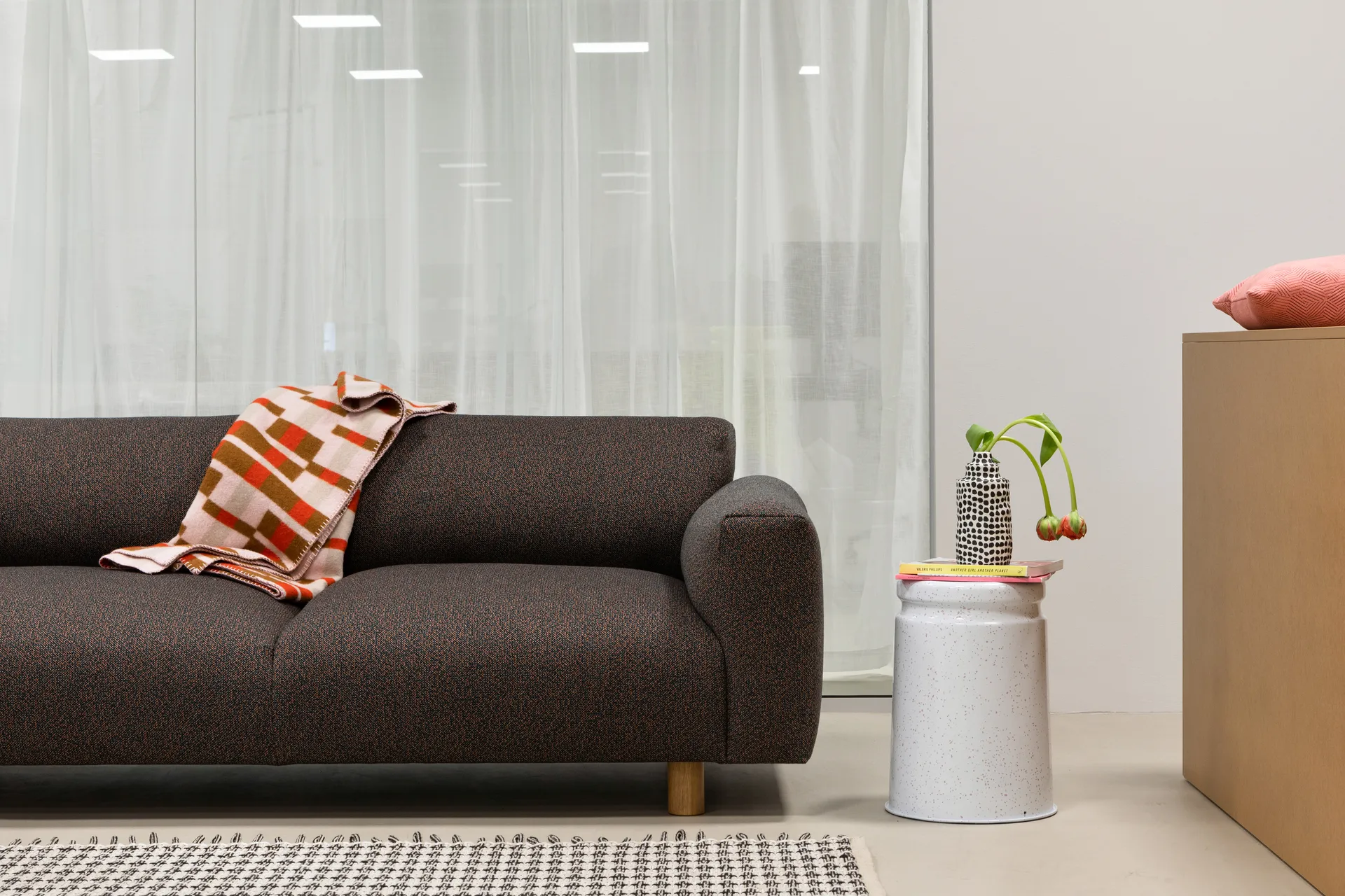 Koti 2-seater sofa 200 cm, Sawdust Hem