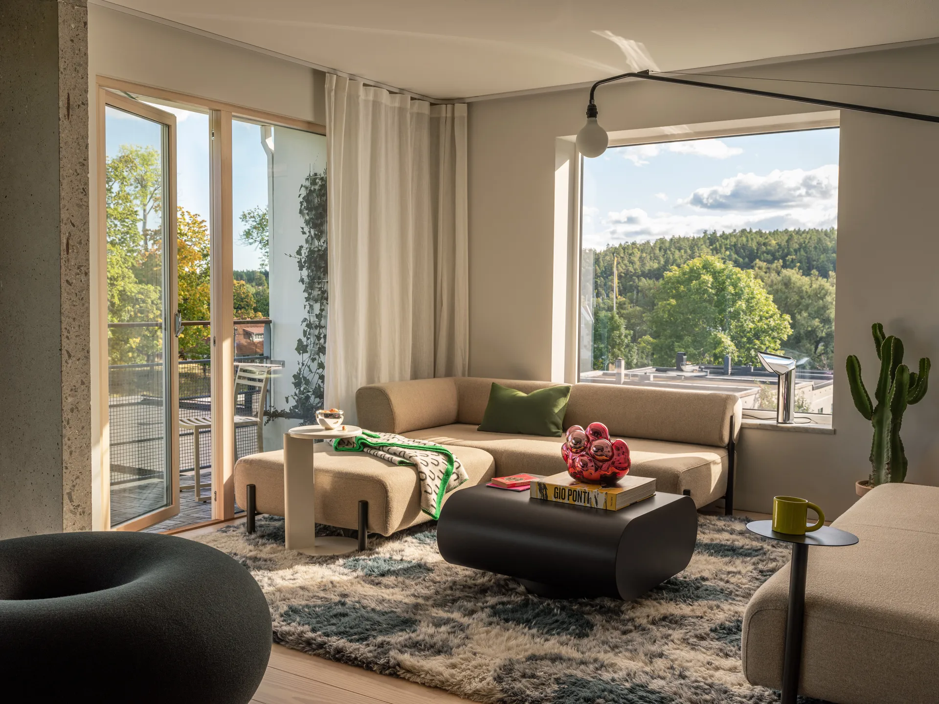 Lolly side table 56 cm, Cream matte Hem