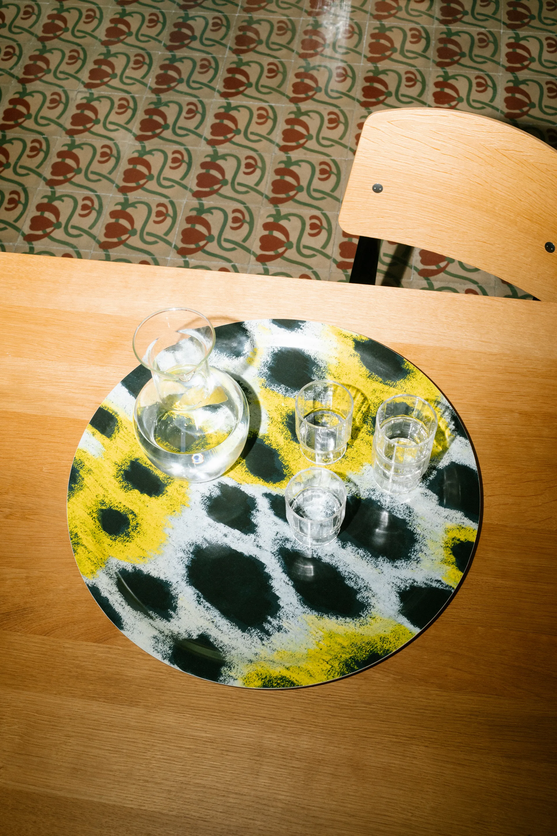 Monster tray Medium Ø49 cm, White-yellow-black Hem