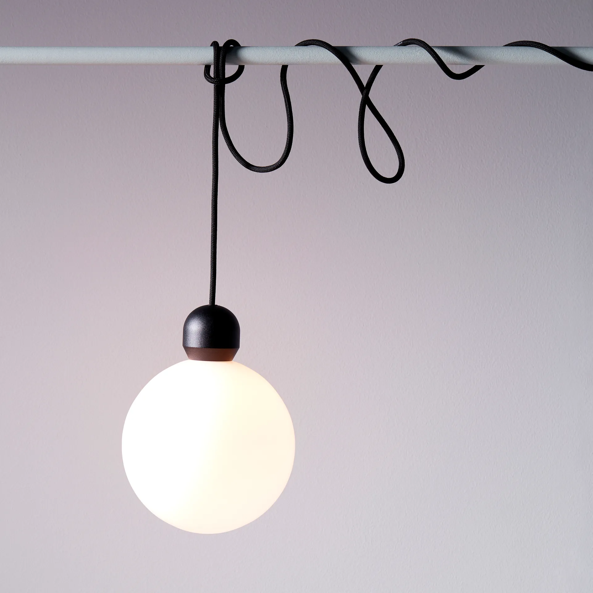 Atom pendant lamp, Black Herstal