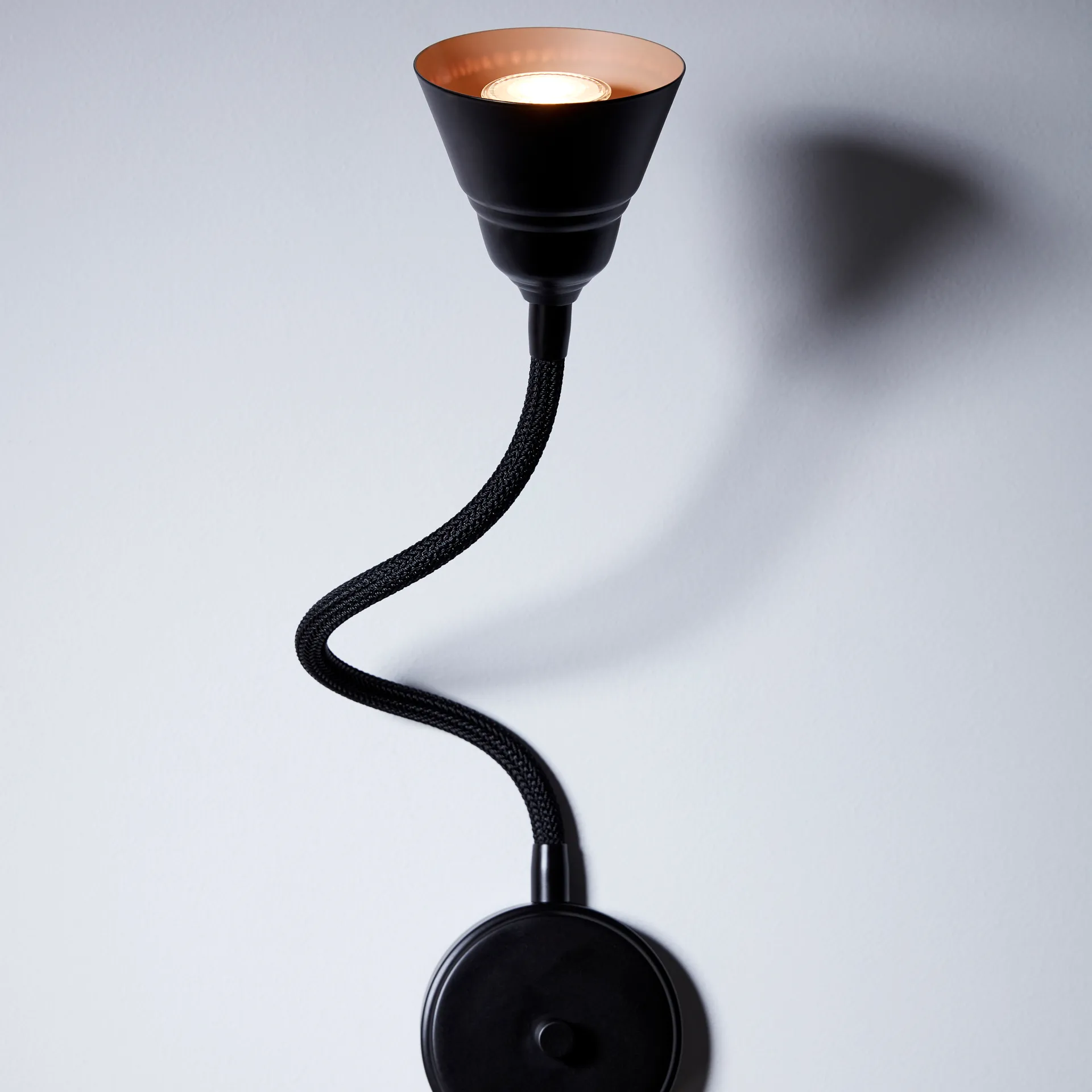 Relief wall lamp, Matte black Herstal