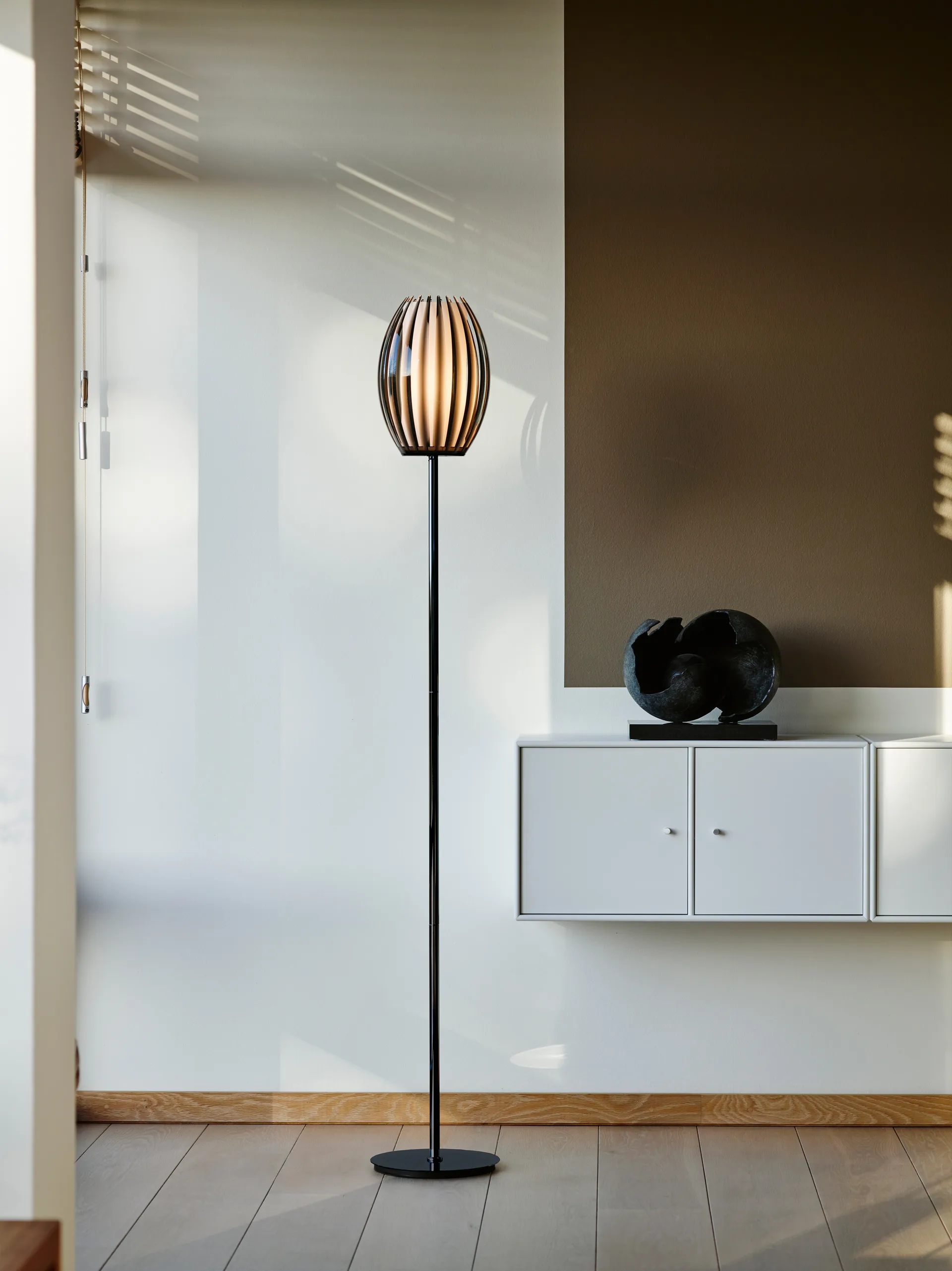 Tentacle floor lamp 165 cm, Black-Smoked Herstal