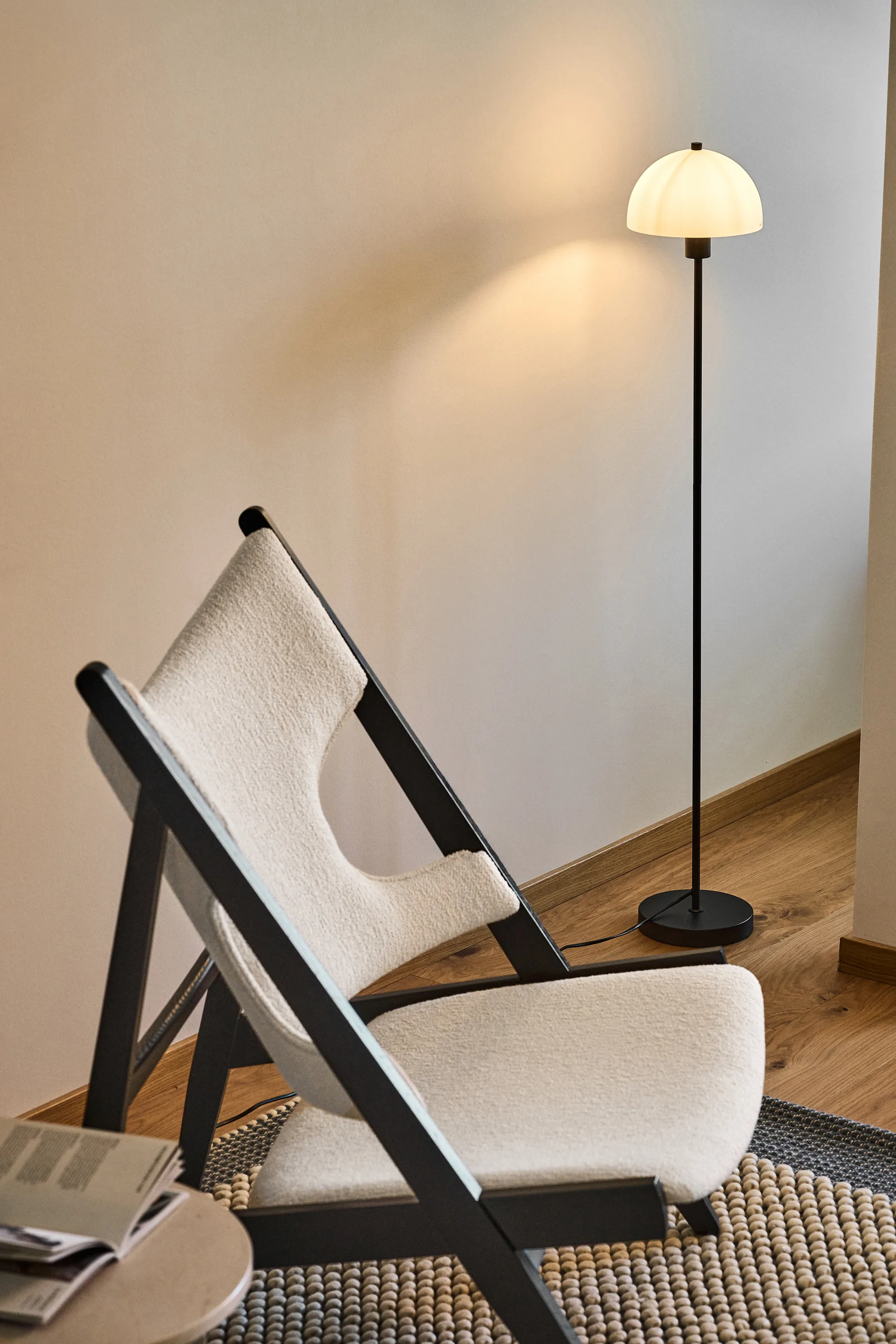 Vienda floor lamp, Black-opal glass Herstal
