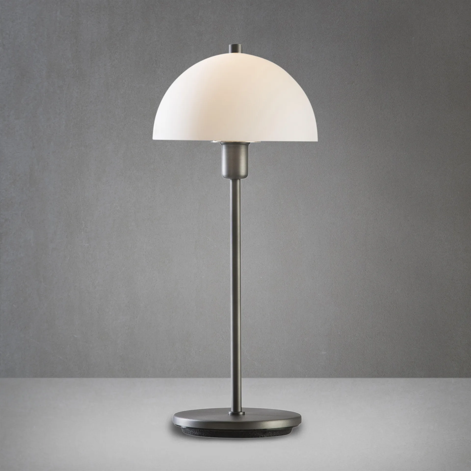 Vienda X table lamp, grey Herstal