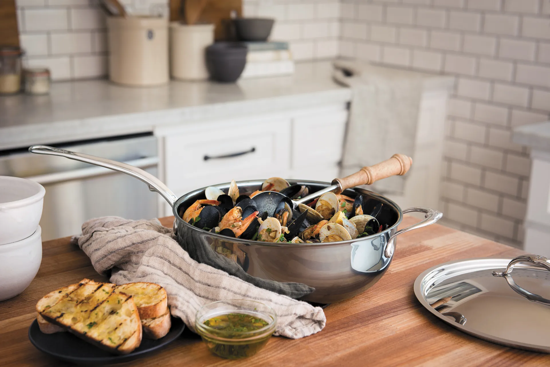 Hestan Nanobond saute pan with lid 4.7 L, Stainless steel Hestan