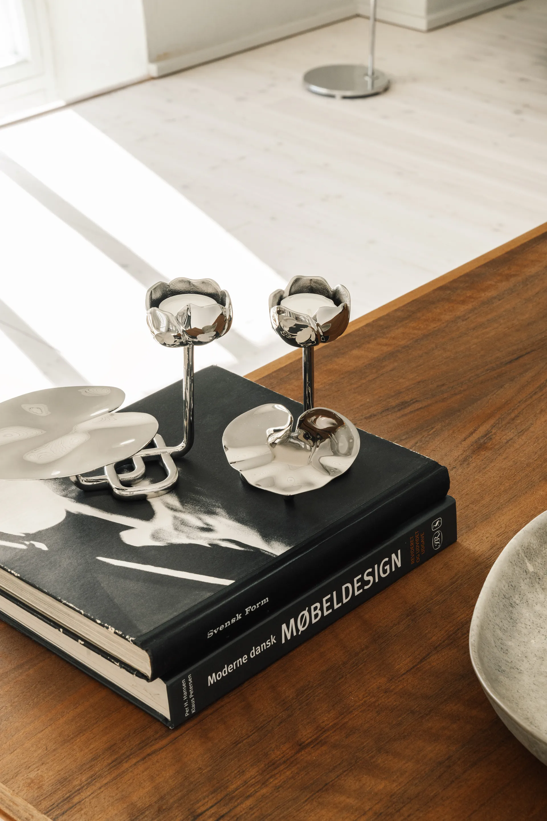 Ninfea No.1 candlestick, Nickel-plated brass Hilke Collection