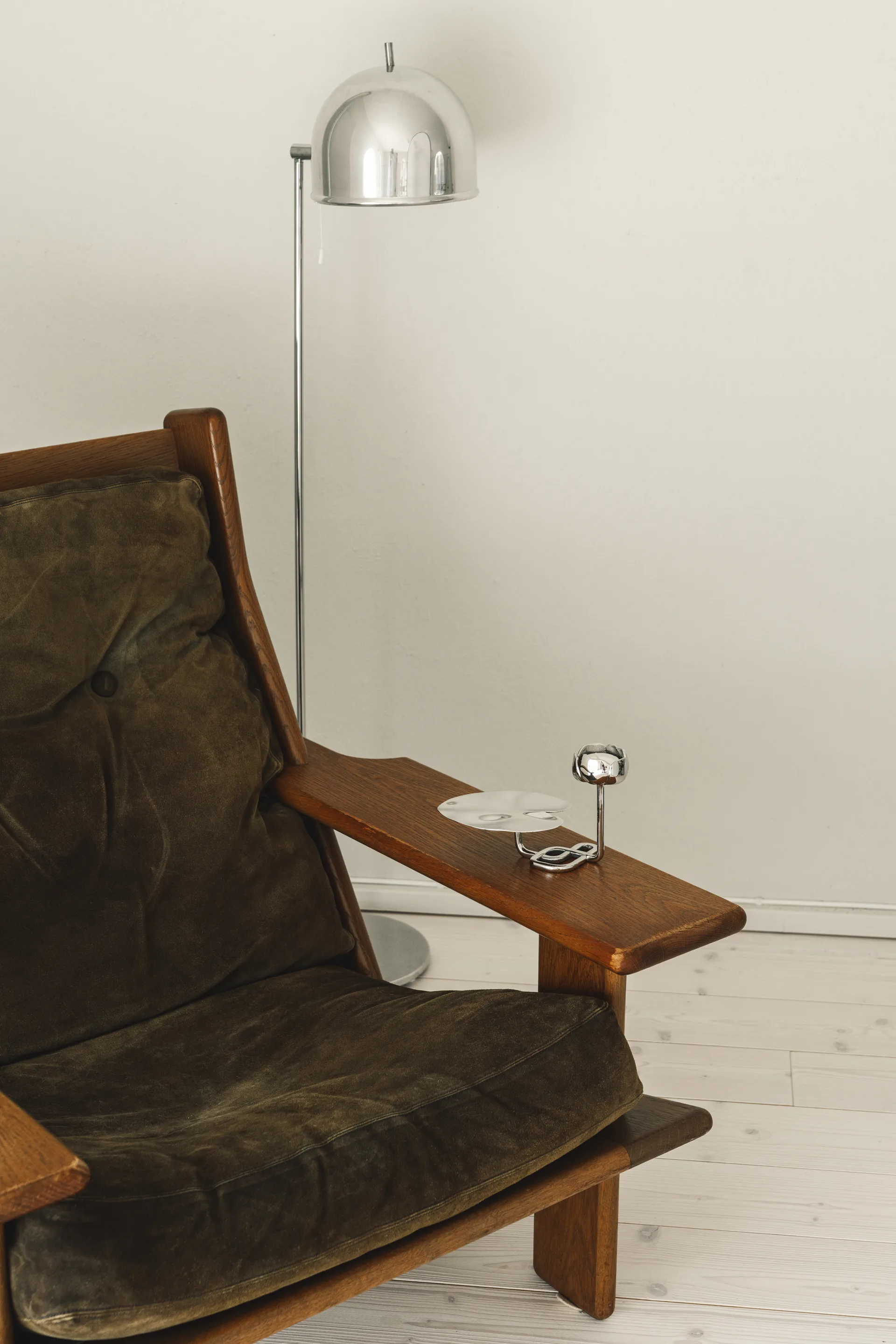 Ninfea No.2 candlestick, Nickel-plated brass Hilke Collection