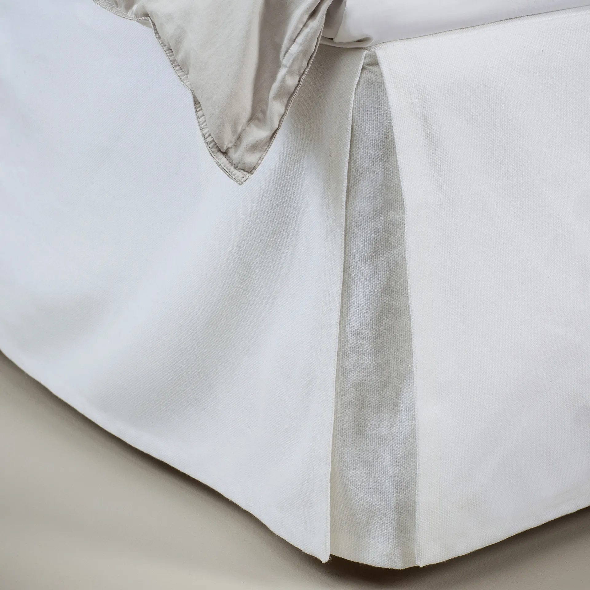 Weeknight bed skirt 180x220x52 cm, White Himla