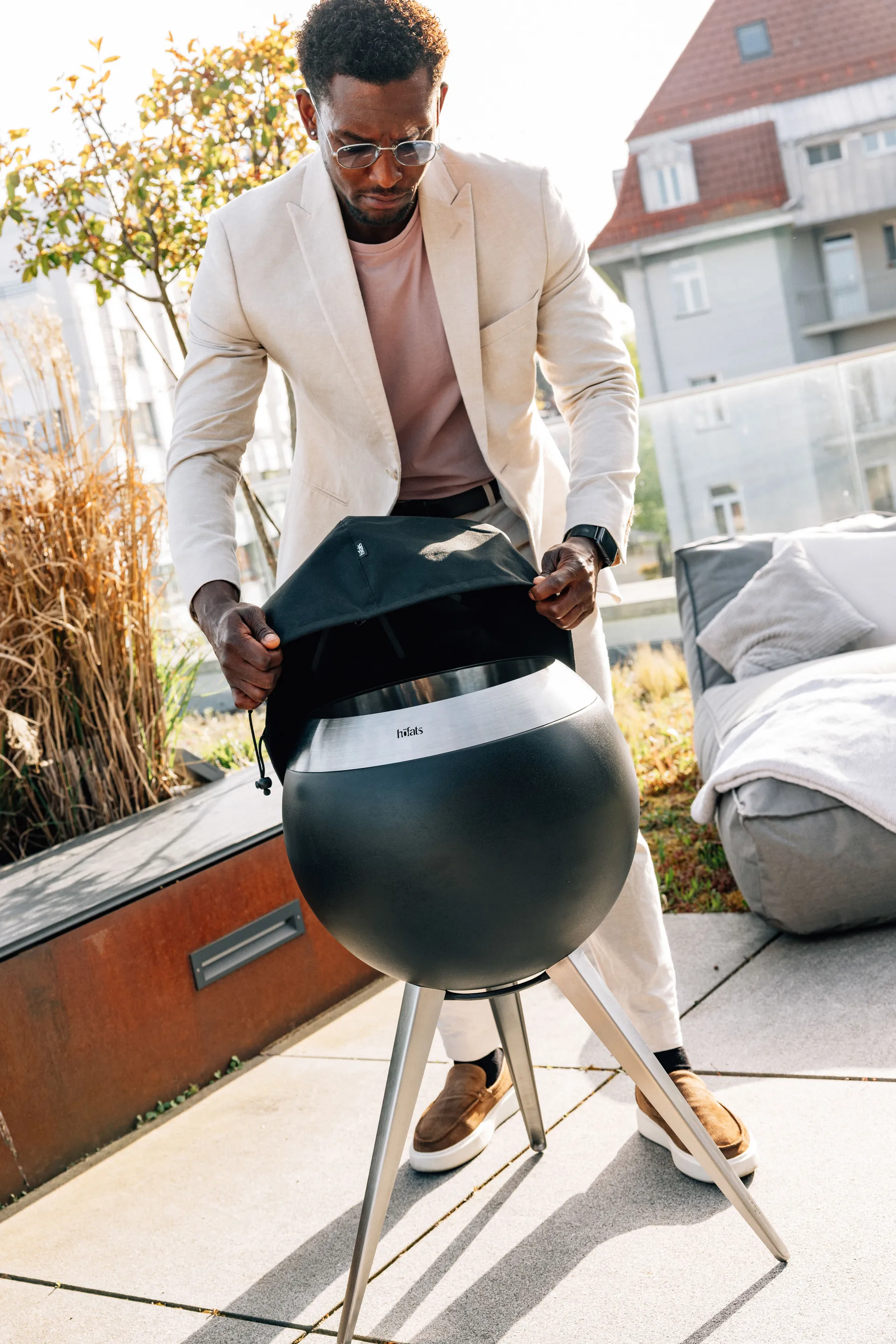 MOON 45 cover, Black Höfats