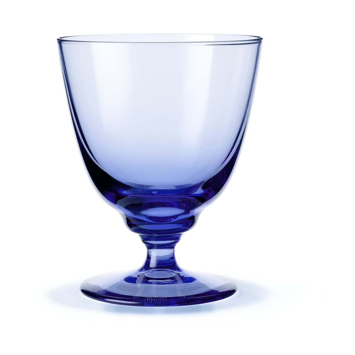 Holmegaard Flow glass on base 35 cl Dark blue | Scandinavian Design | Drinking glasses & tumblers | Blue