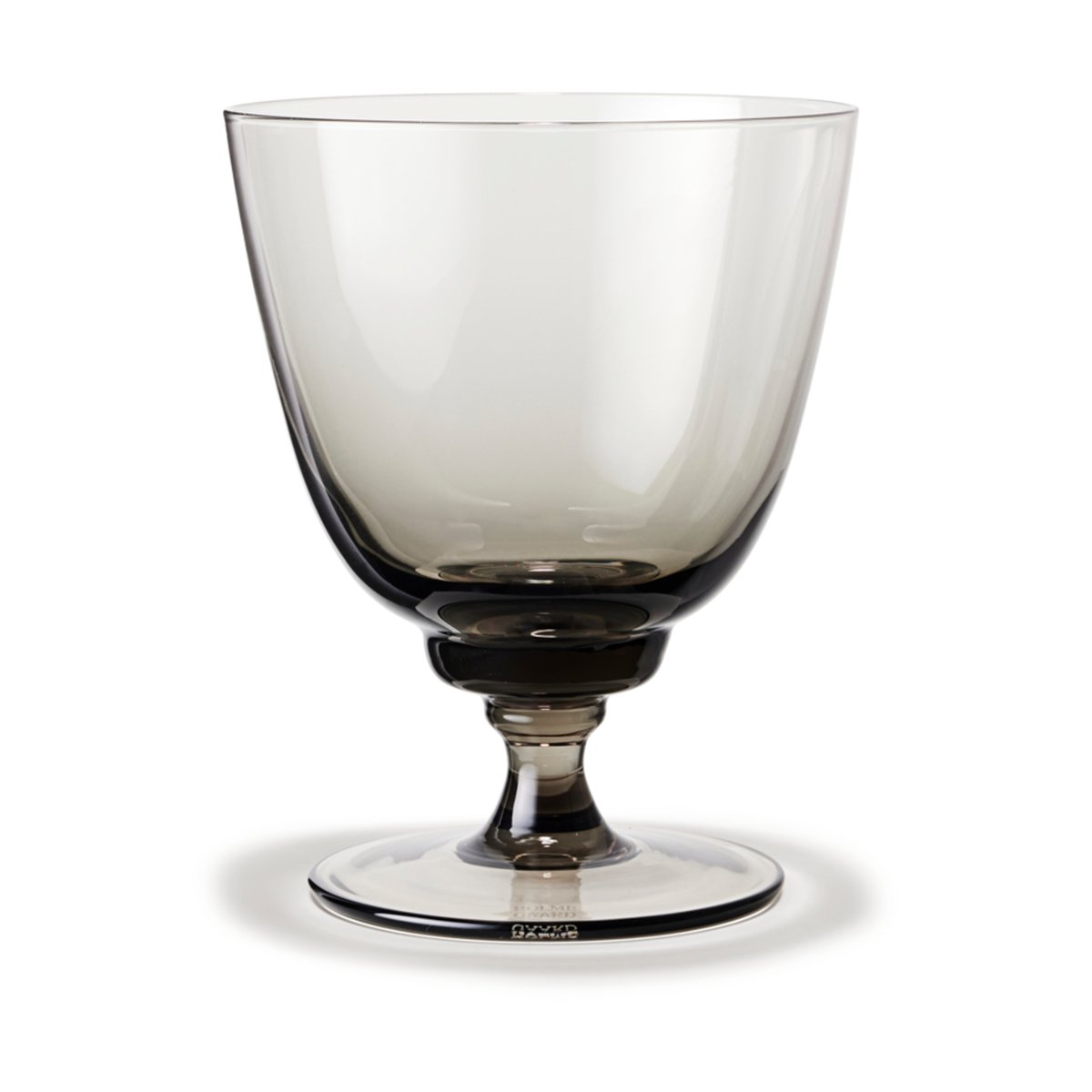 Holmegaard Flow glass on base 35 cl | Scandinavian Design | Drinking glasses & tumblers | Grey