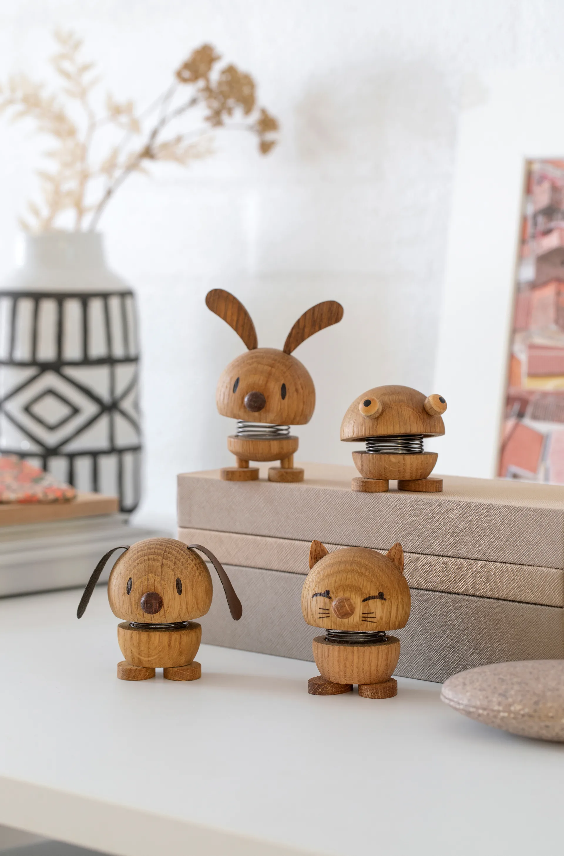 Hoptimist Dog S figure, Oak Hoptimist