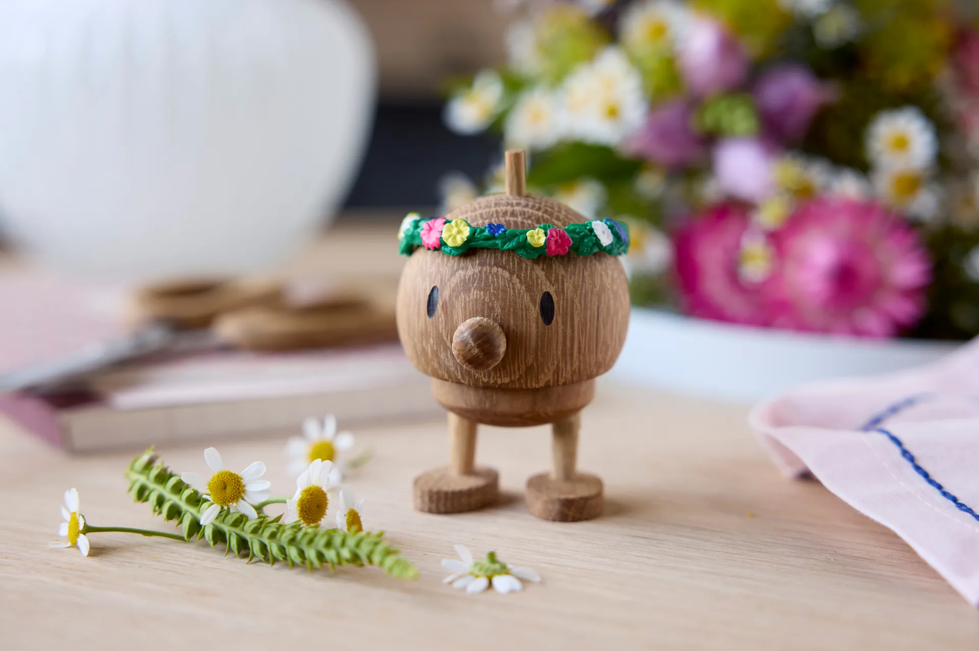 Hoptimist Flower Bumble figurine S, Oak Hoptimist