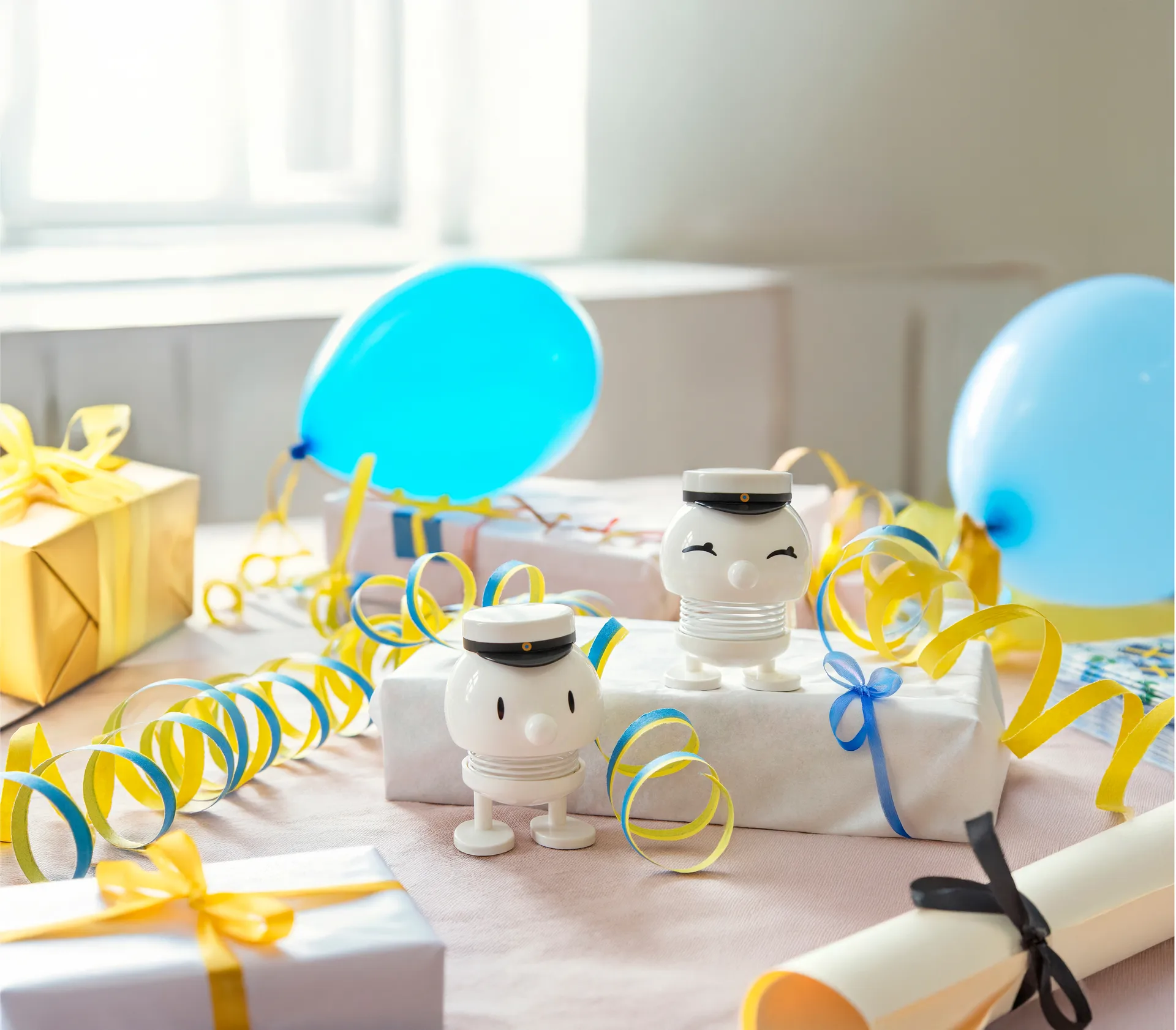 Hoptimist Swedish Student Bumble S figure, White Hoptimist