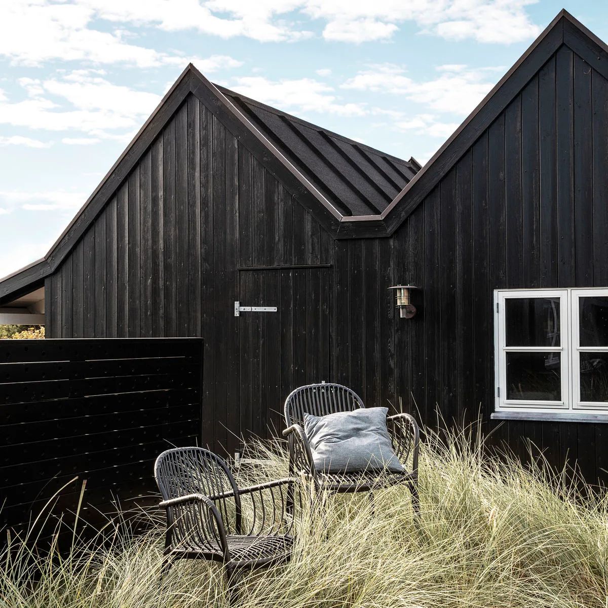 Brea rotting stool 2 pack Black House Doctor