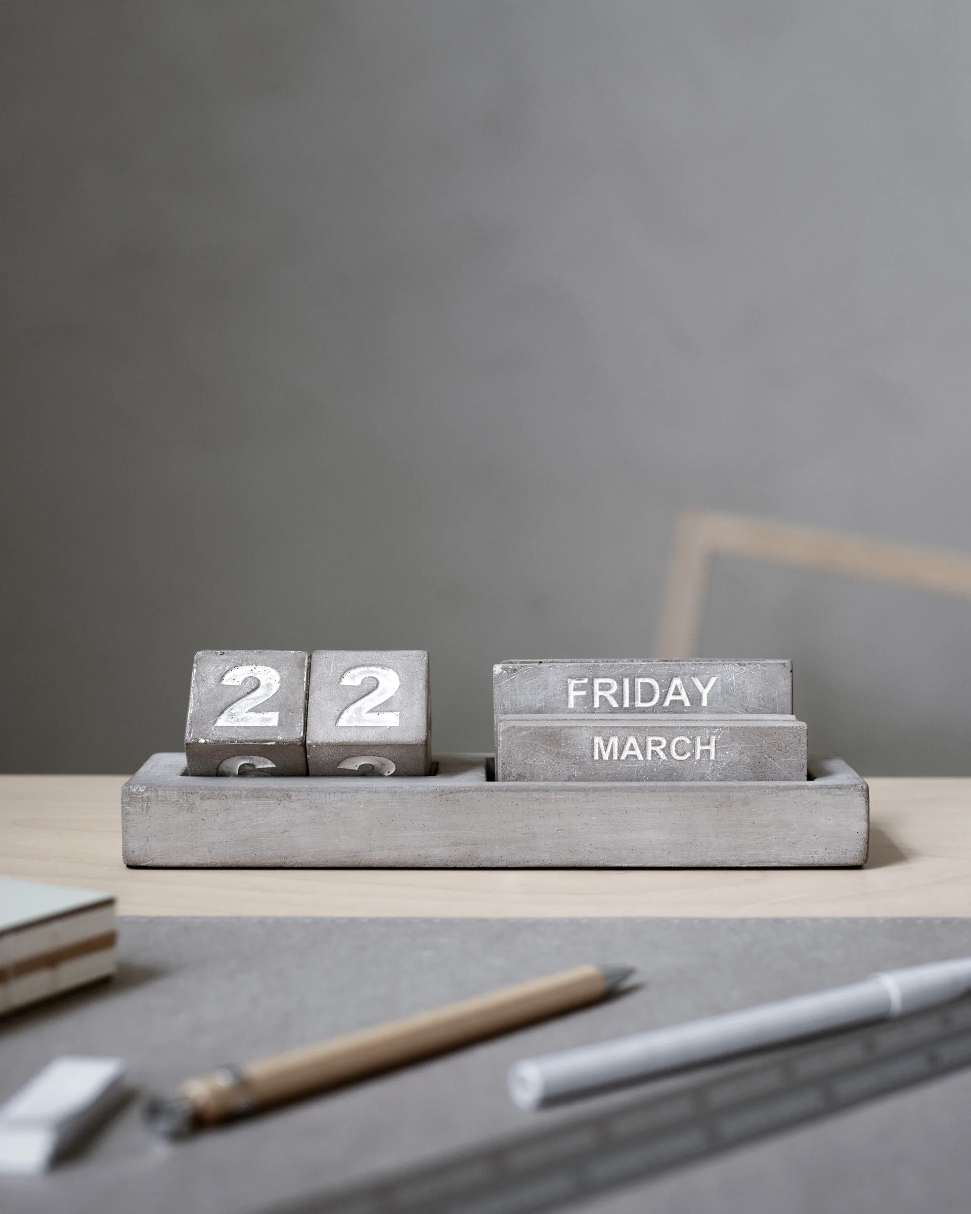 Eternity calender, Grey House Doctor