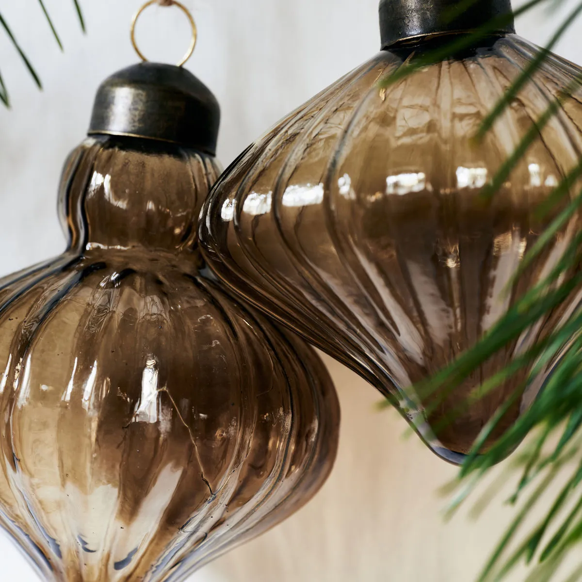 Fluted Christmas bauble Ø6.5 cm 2 pieces, Amber House Doctor