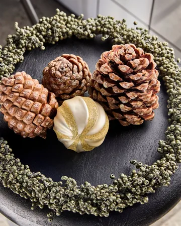 Swirl Christmas bauble 4-pack - Champagne-gold - House Doctor
