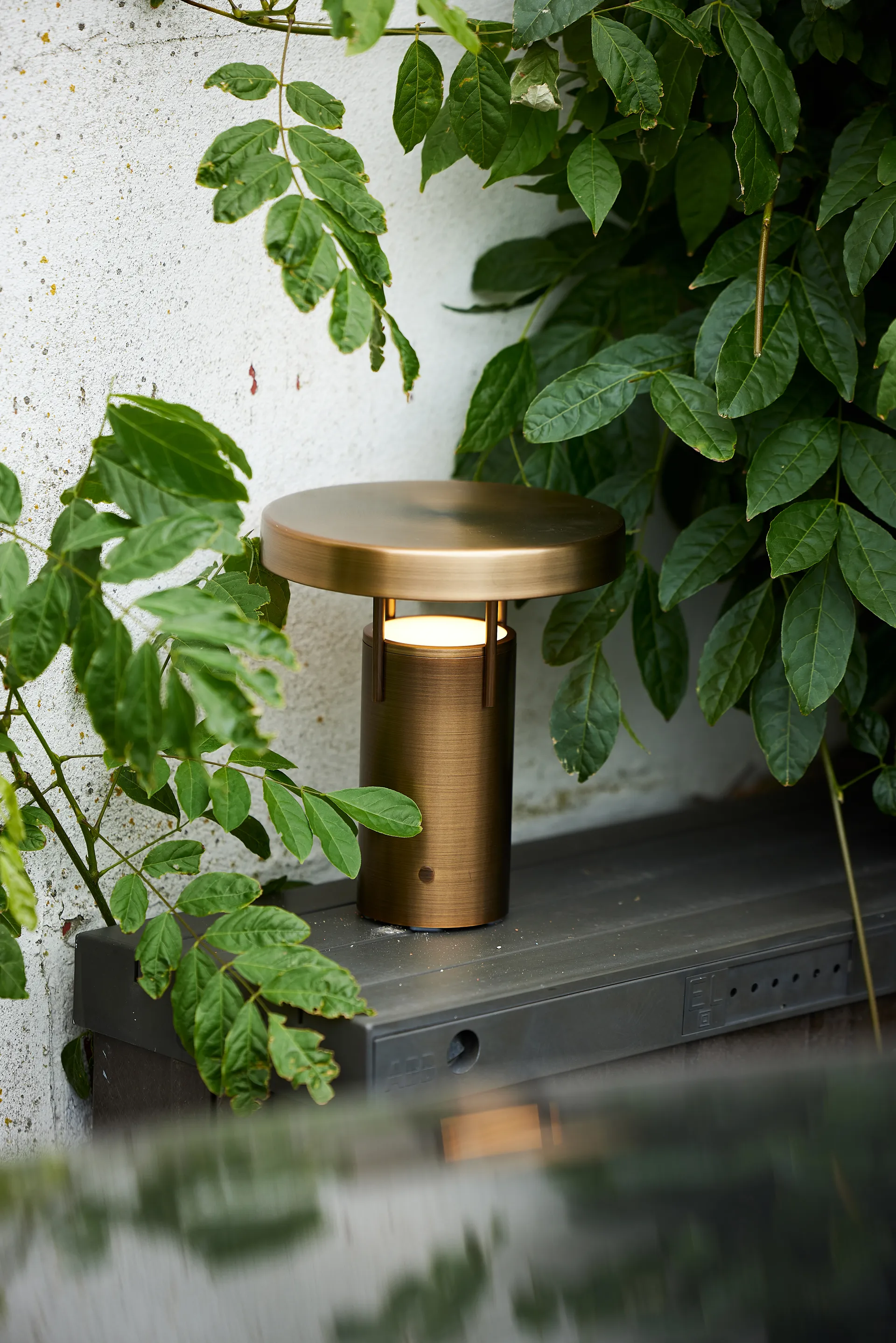 BringMe mini portable table lamp, Burnished brass Hübsch Interior