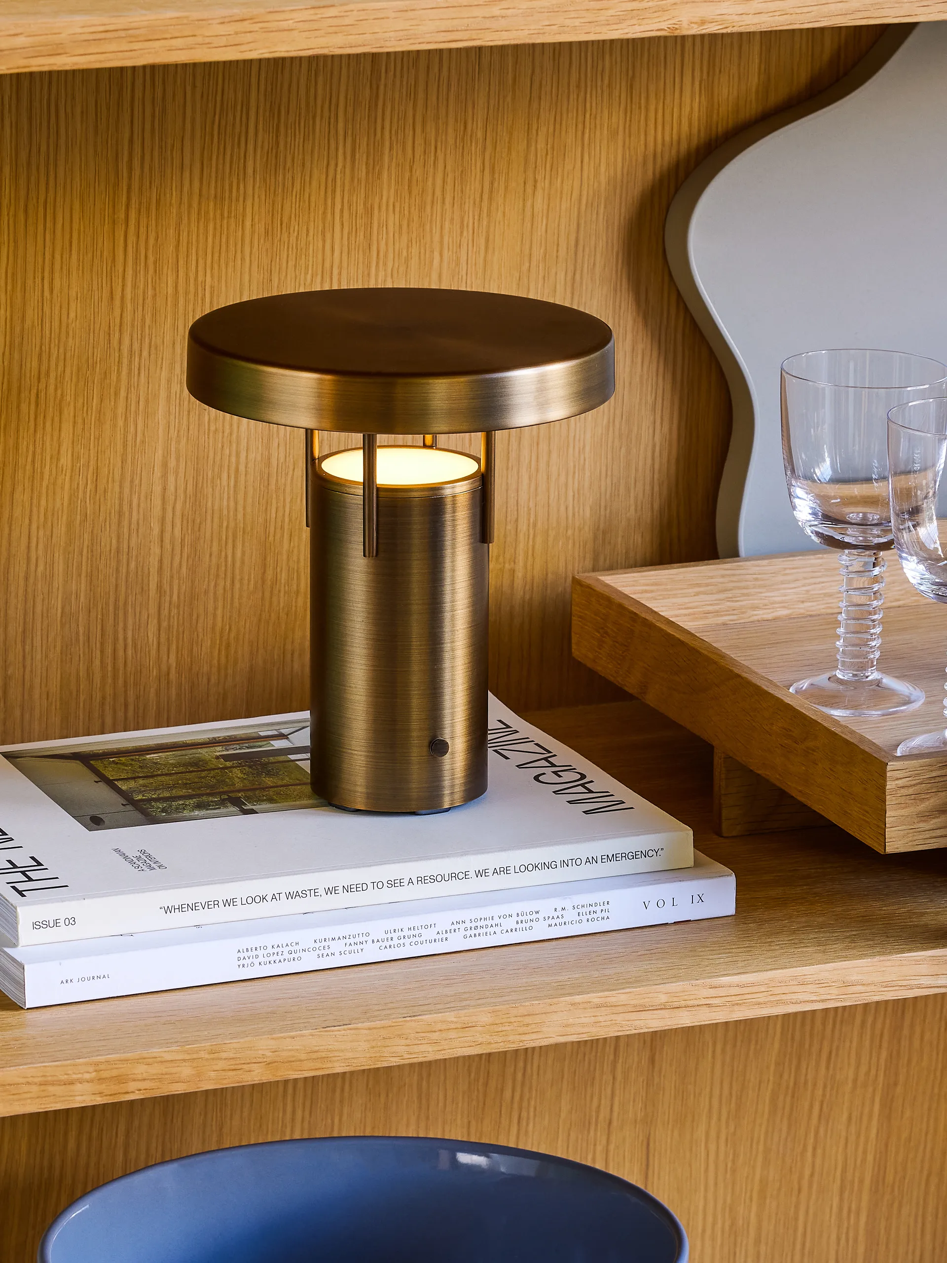 BringMe mini portable table lamp, Burnished brass Hübsch Interior