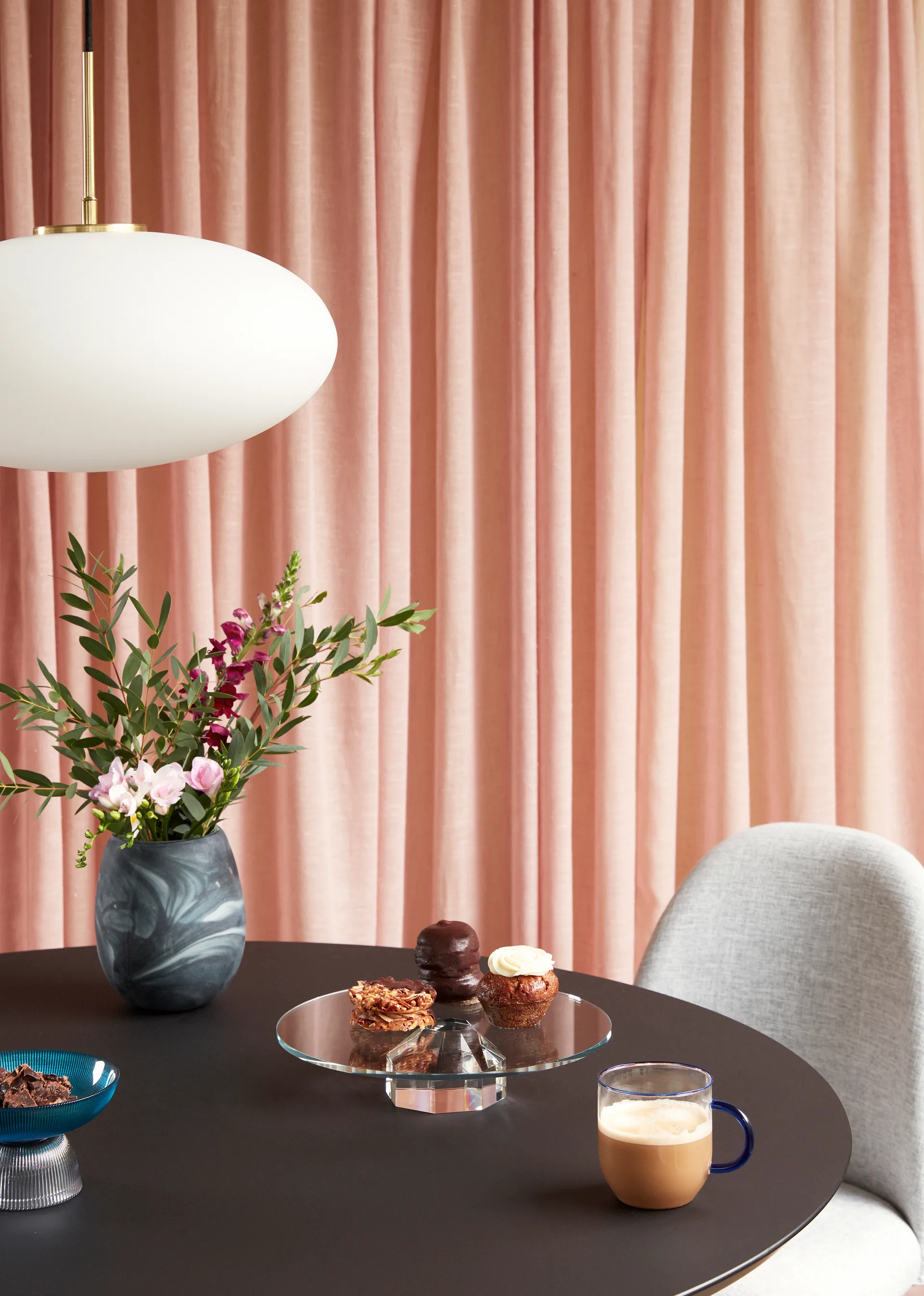 Muse Ellipse pendant, White Hübsch Interior