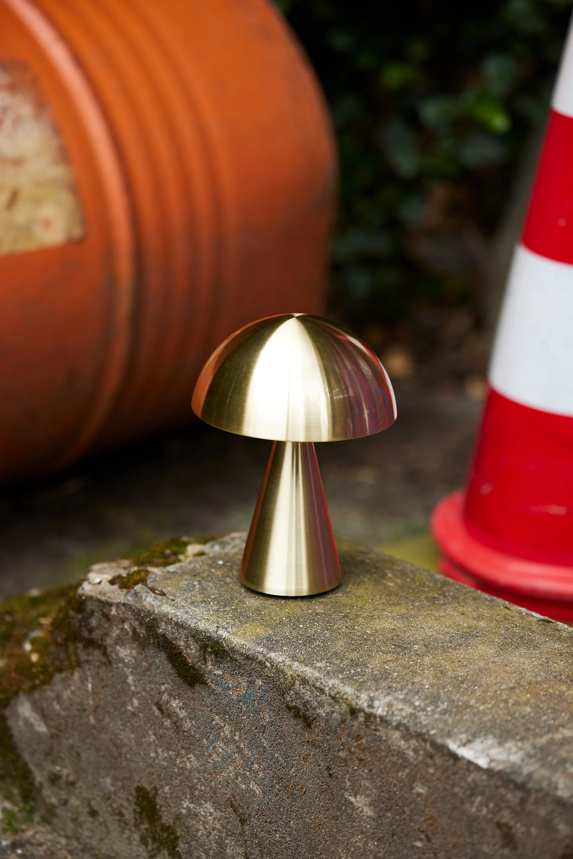 Mush portable table lamp, Brass Hübsch Interior