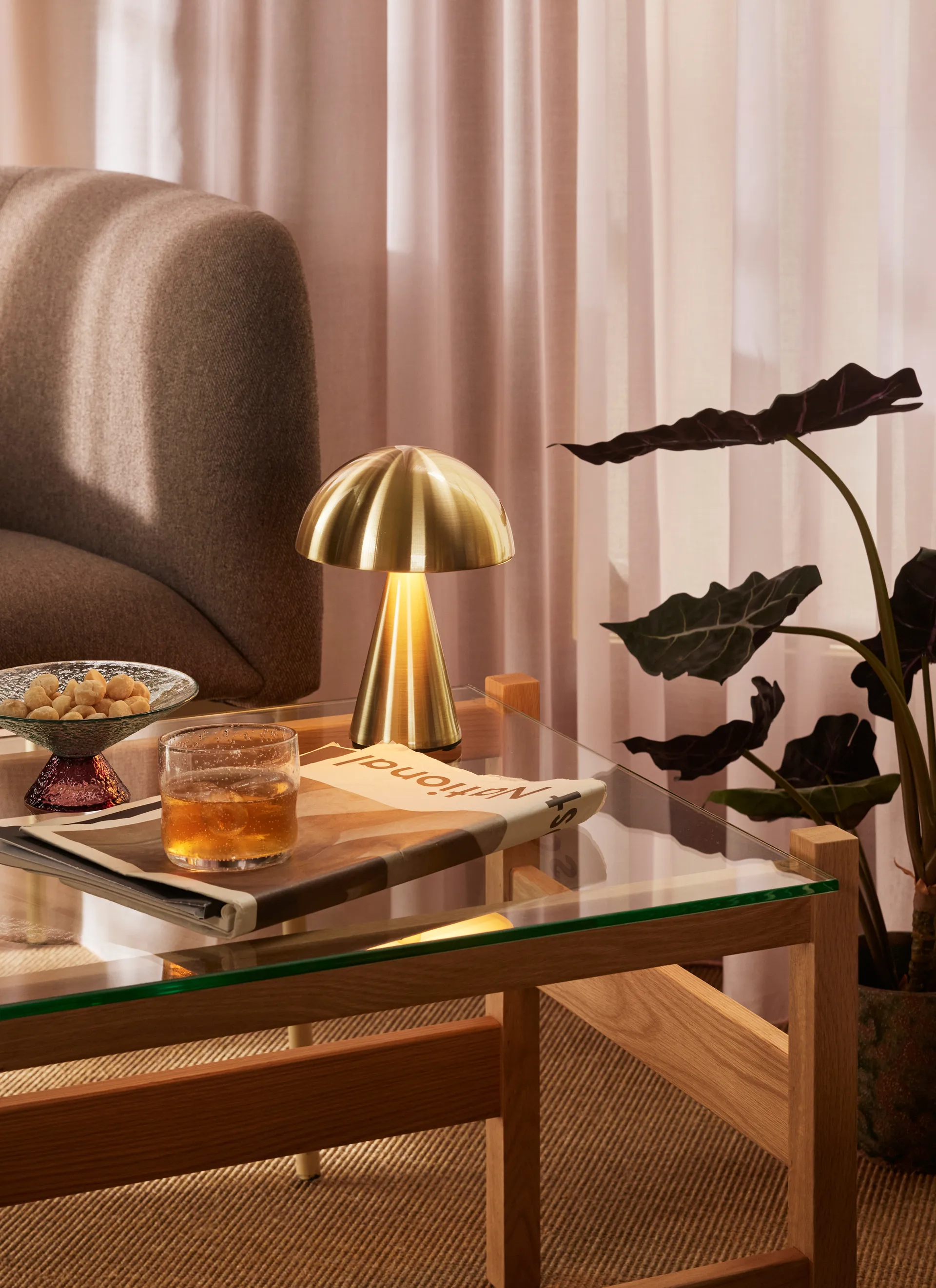 Mush portable table lamp, Brass Hübsch Interior