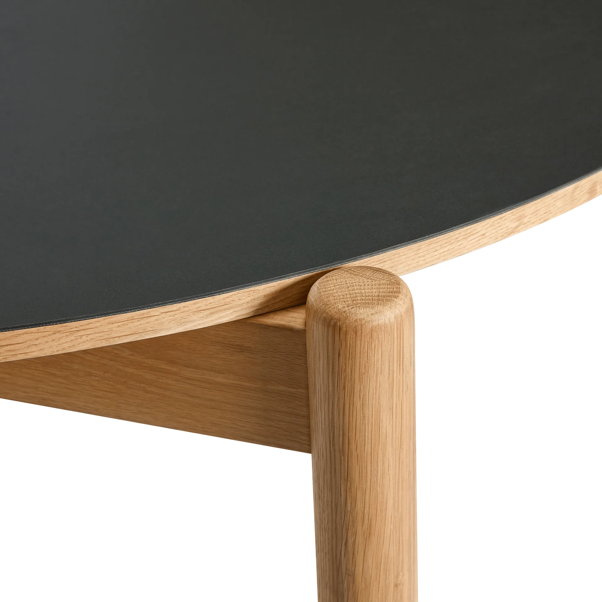 Oblique dining table, Black, Ø126 cm Hübsch Interior