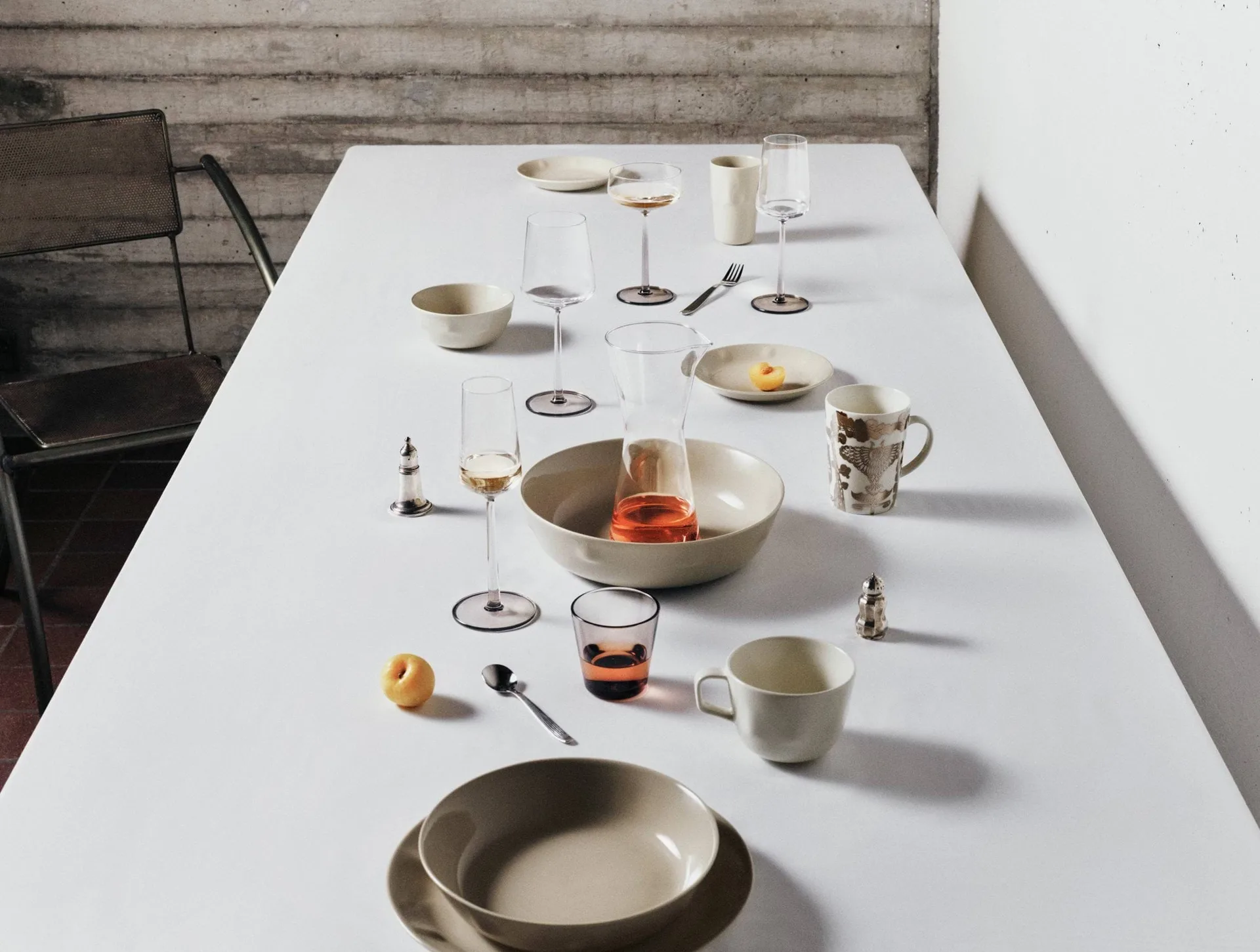Solare deep plate Ø22 cm, Sand Iittala
