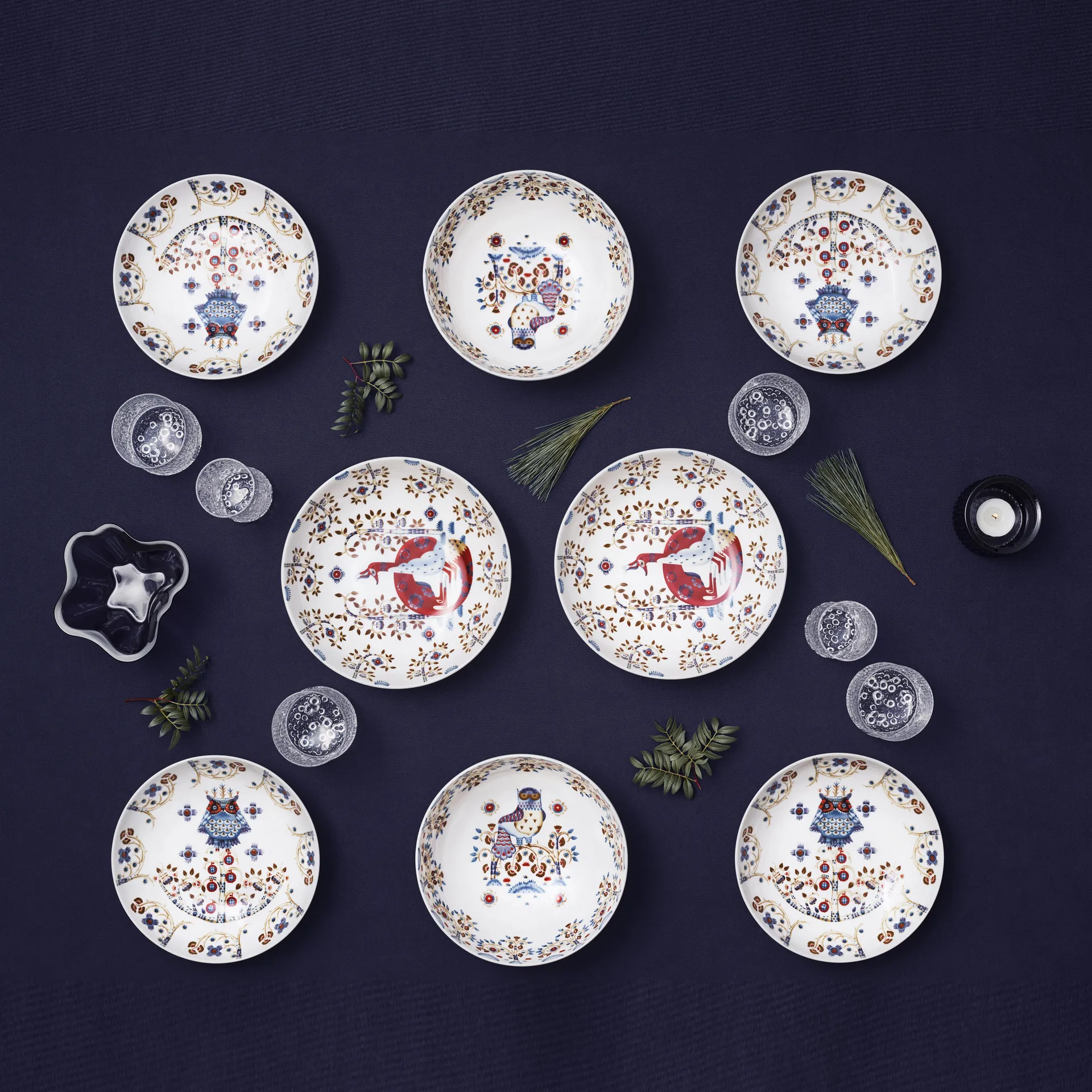 Taika deep plate 22 cm, white pattern Iittala